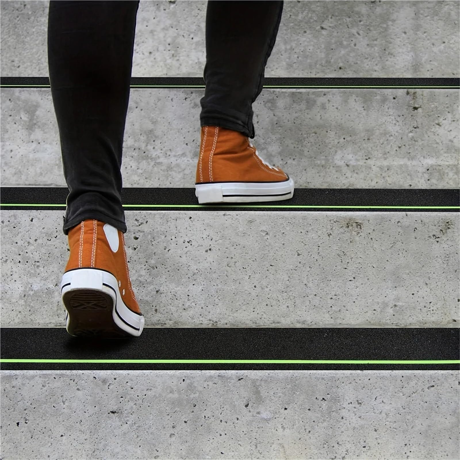 Cinta Antideslizante Cinta de tracción antideslizante que brilla en la oscuridad, con rayas verdes y adhesivo abrasivo de fricción for escalones de escalera, for interiores y exteriores.(Black 10pc)