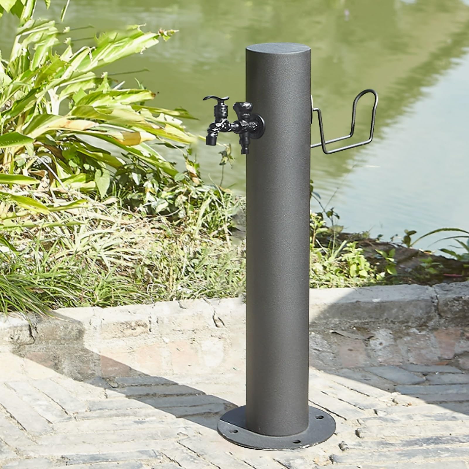 Columna de fuente de agua exterior para decorar el jardín y facilitar el riego diario
