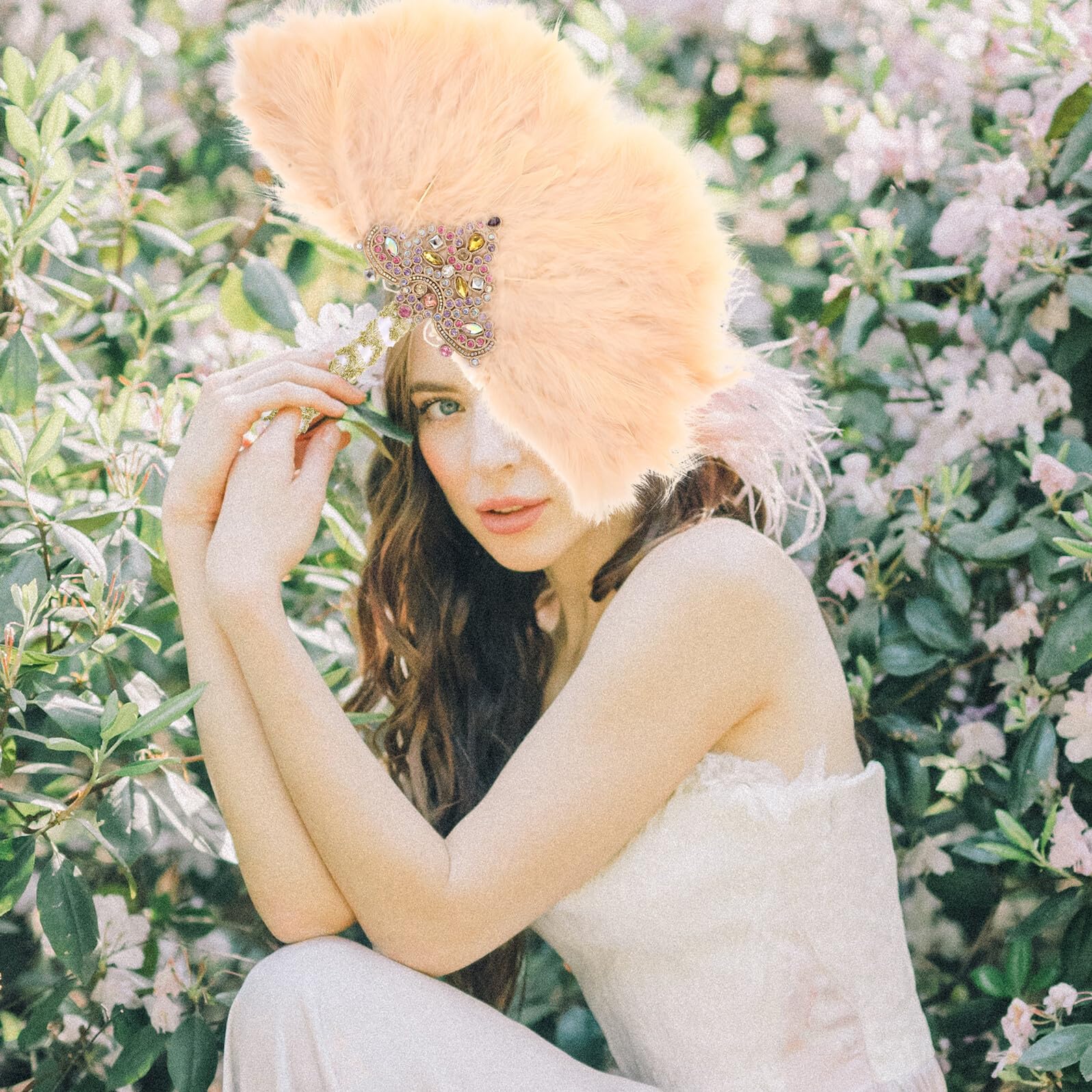 Ventaglio da Sposa Rotondo Beige Piume e Cristalli, Fatto a Mano, Accessorio Fotografico per Matrimoni e Feste