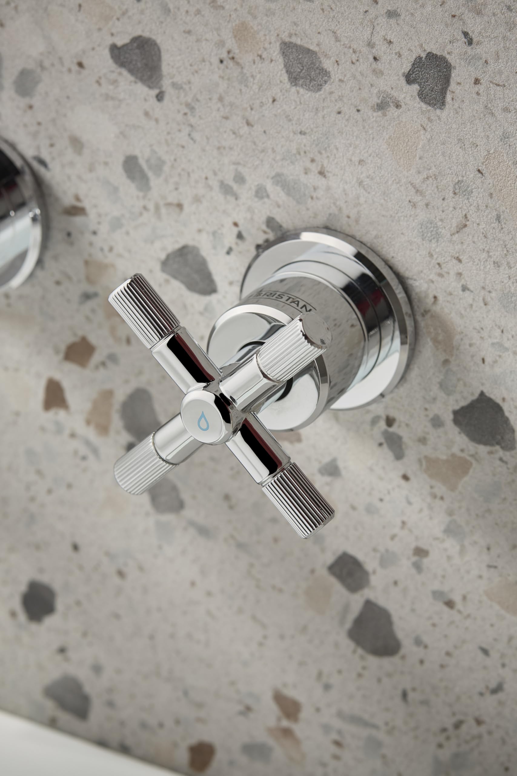 Bristan Cruzar - Grifo mezclador para lavabo con 3 orificios para montaje en pared, con función de ahorro de agua, acabado cromado