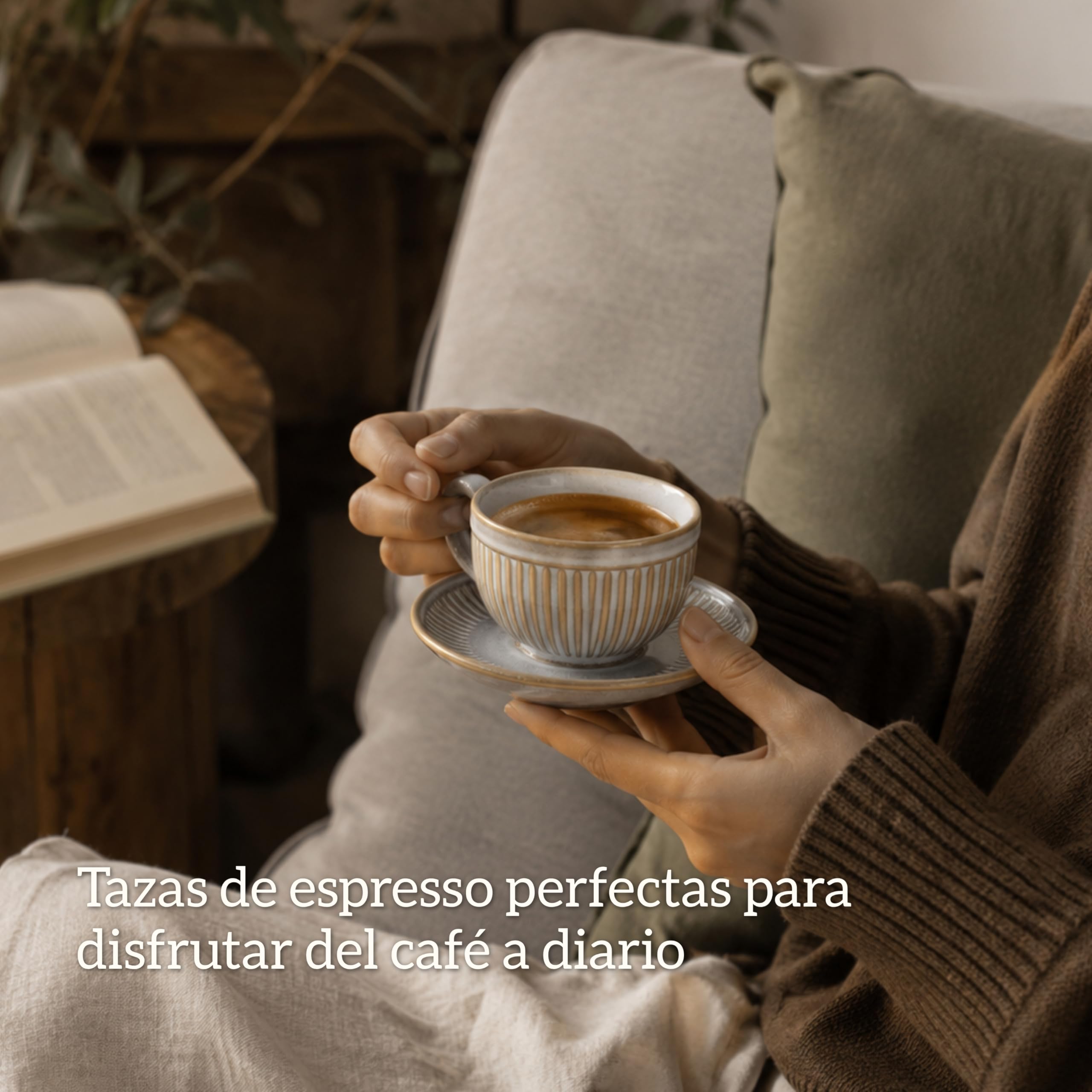 Tazas de Café Espresso con Platos - 6 x 100 ml con Asa - Estrias Antideslizantes - Cerámica Paredes Gruesas - Juego de Té - Aptas para Lavavajillas - Caja de Regalo - Blanco