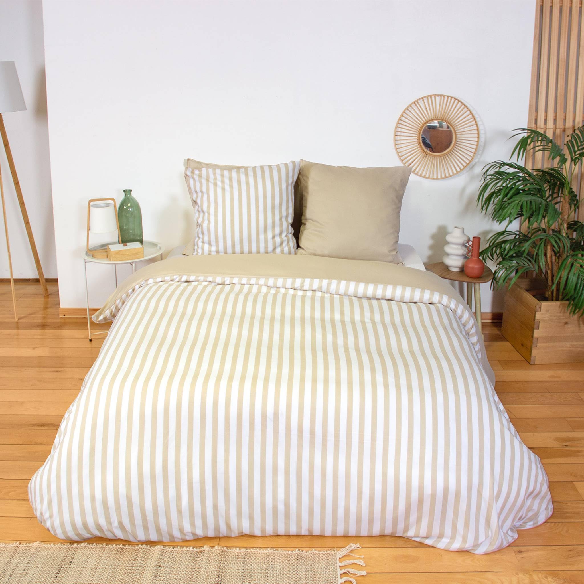 Parure de lit microfibre 260x240 anti-plis rayures beige réversible
