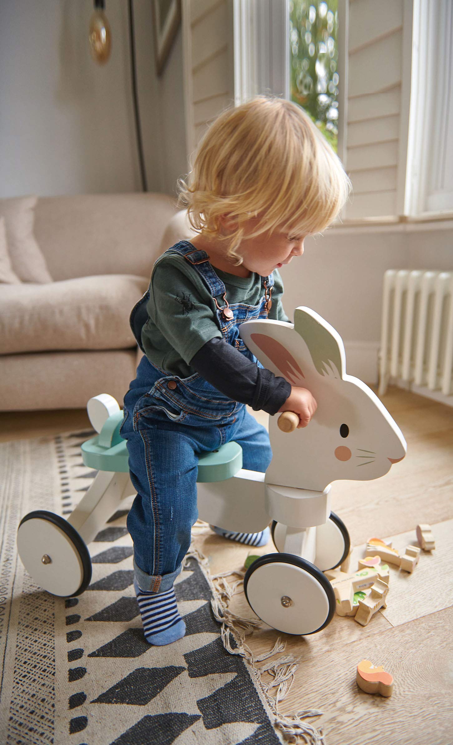 Carrera de conejo - Bicicleta temática de conejo de cuatro ruedas de madera con anillo de goma y mango - Desarrollo temprano de la caminata y mejora de la fuerza muscular para niños 3