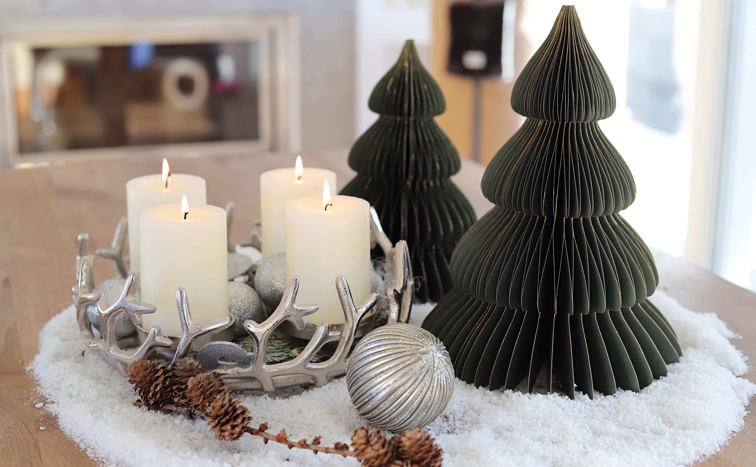 Brandsseller Adventskranz Silber Ø 28 cm – Stilvoller Kerzenhalter für 4 Kerzen - Moderner Weihnachtskranz aus Aluminium mit stilisierten Ästen, Elegante Tischdeko