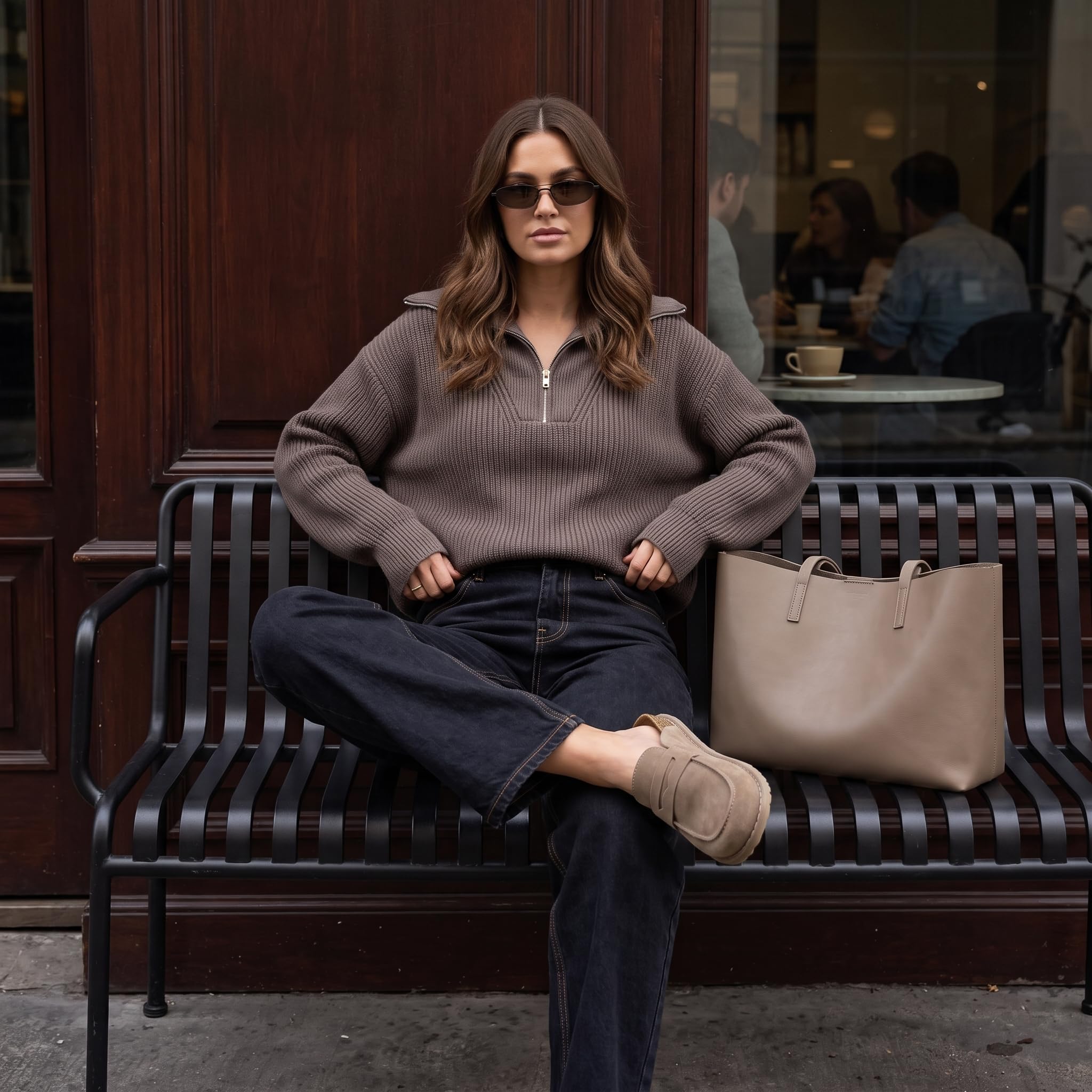 CUSHIONAIRE Zola Penny Clog Mule – Hausschuhe aus Wildleder mit Memory-Schaum, Kork-Einlegesohle und Flexibler Sohle