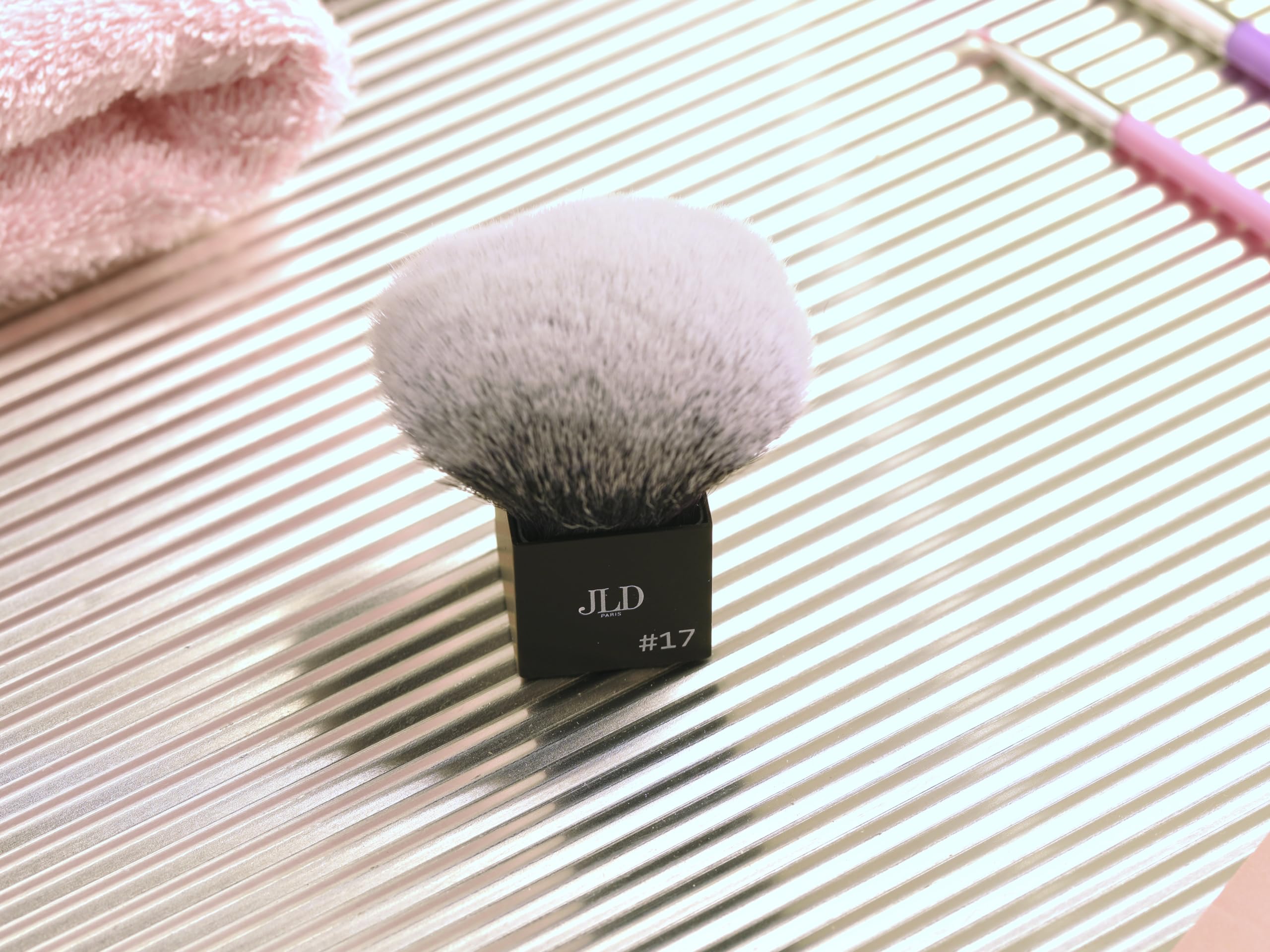 Jean Louis David Pro HD #17 Face Powder Brush Kabuki Makeup Vegan Synthetic Hair, Black - Image 3