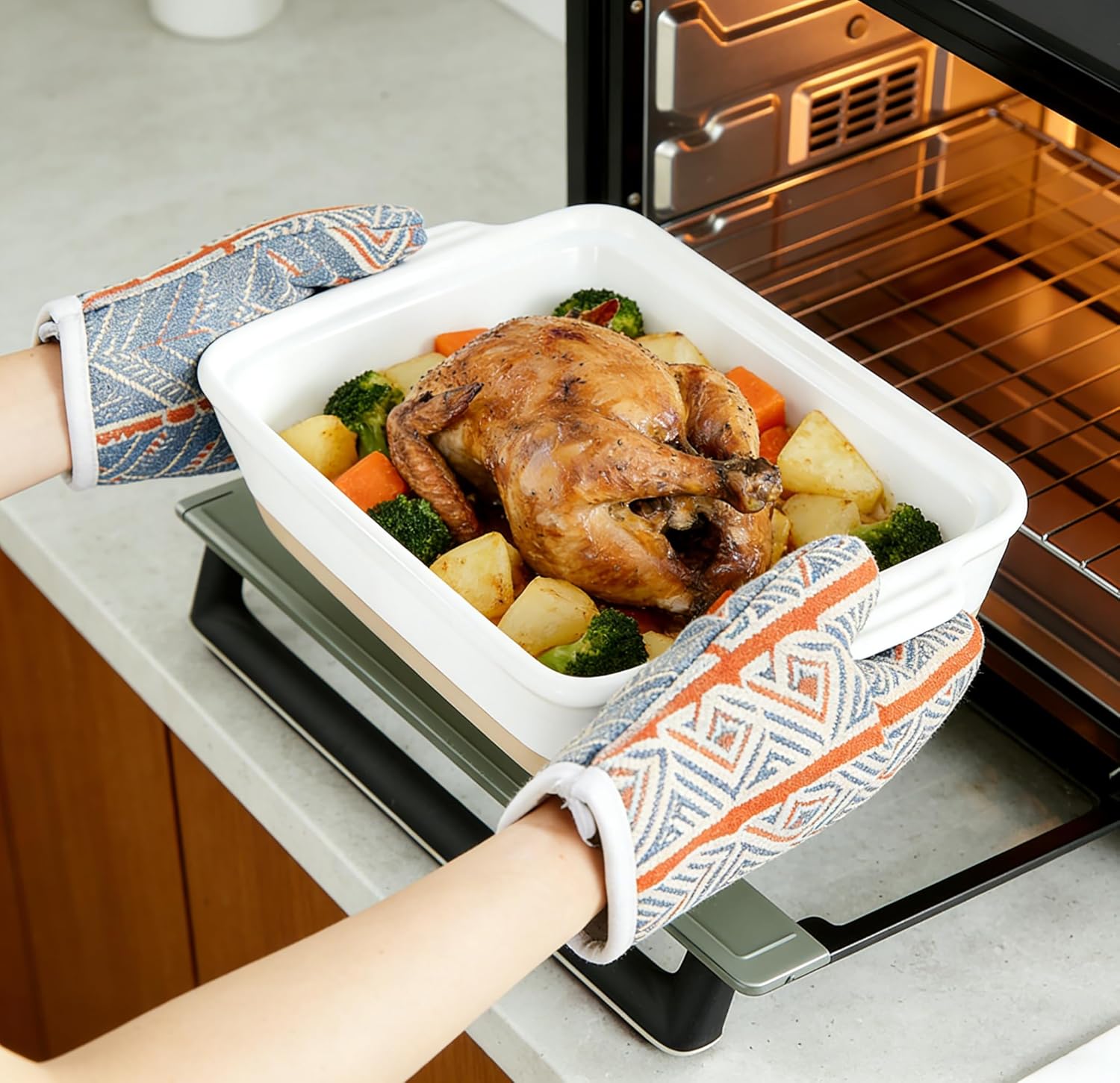 HVH Ceramic Casserole Dish with Lid - Oven Safe, 9x13 Rectangular Baking Dish, 3.5 Quart, Farmhouse Style (White)