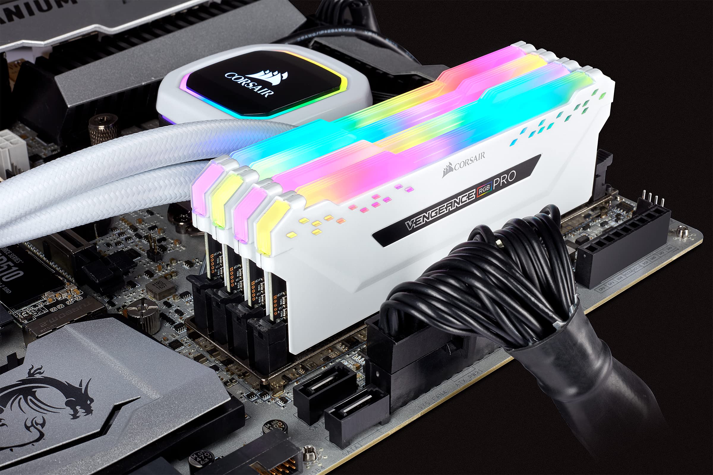 Corsair Vengeance RGB PRO 16GB (2x8GB) DDR4 Fino a 3200MHz CL16 XMP 2.0 Kit di Memoria Illuminato RGB LED Entusiasta, Bianca