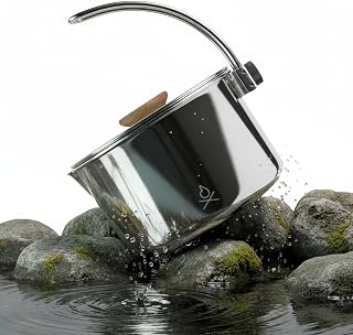 Überleben | Kessel Camp Kettle – 37 fl oz (1.1L) Camping Pot with Locking Lid, Hanger & Canvas Bag – Bushcraft Coffee & Tea Kettle, Outdoor Cooking Camping Essentials
