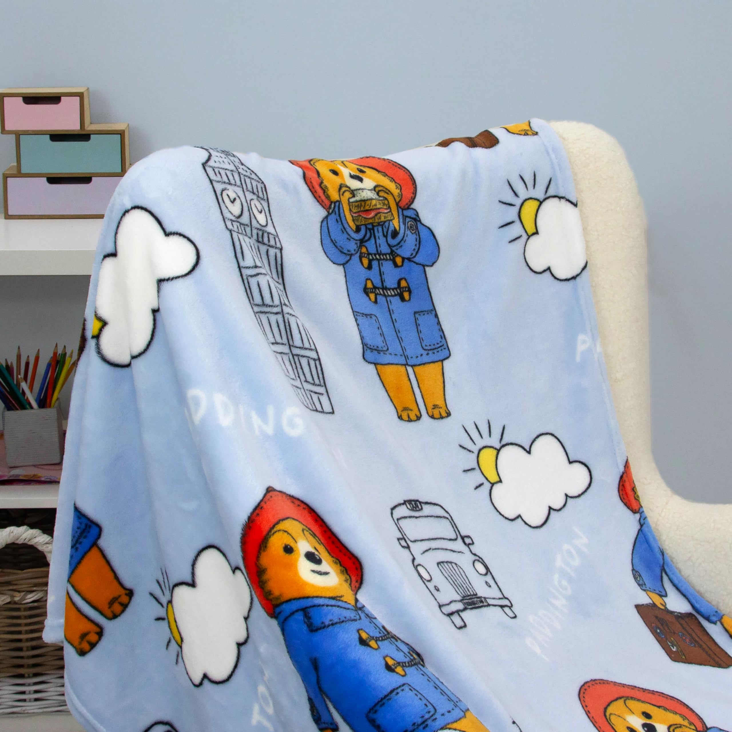 Coperta in pile con licenza ufficiale Paddington Bear, design Skyline London, super morbida e calda, perfetta per camere dei bambini, campeggio e pigiama party, dimensioni 100 x 150 cm, blu