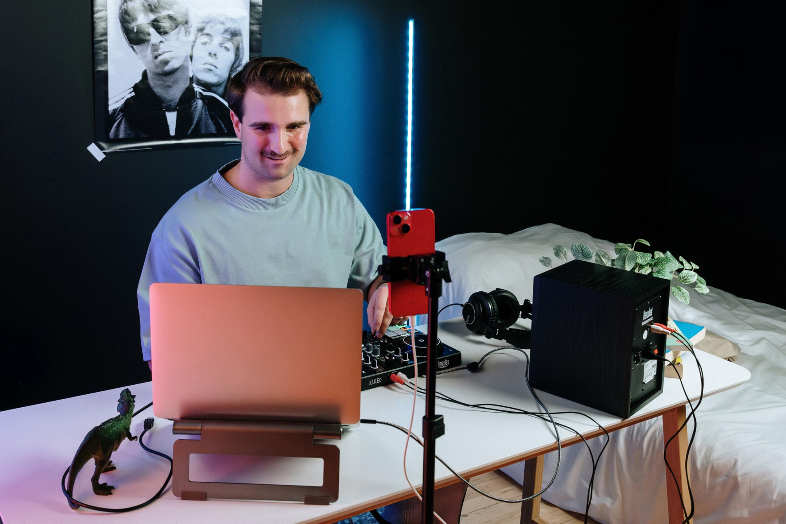 Hercules DJControl Inpulse 200 MK3 – Idealer DJ-Controller für den Einstieg ins DJing – inklusive Software und Tutorials – Streaming von Spotify und Apple Music mit Serato DJ