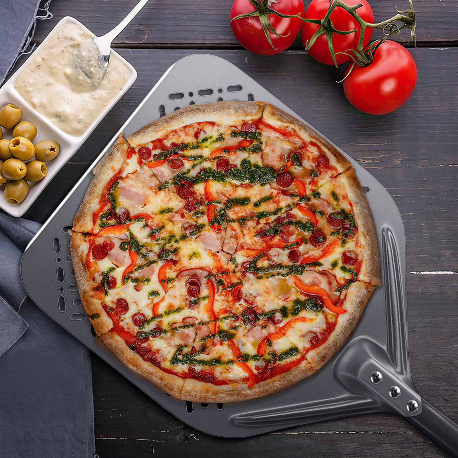 Pelle à Pizza, Plaque à Pizza pour Four en Aluminium Anodisé Dur avec Poignée Bonne Prise, Grattoir à Pizza Perforé pour Pizzas, Pain, Tartes Faites Maison 30 cm