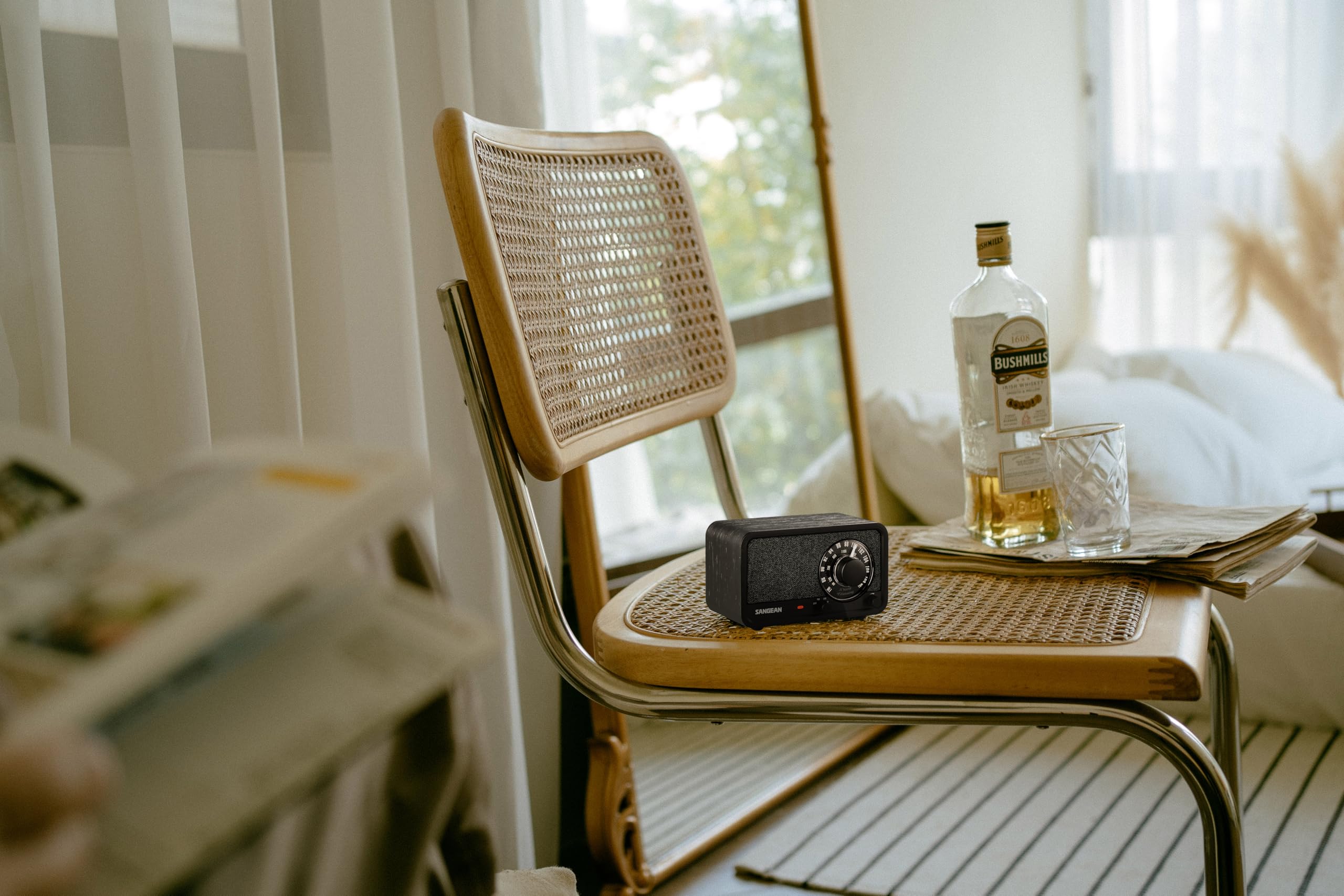 SANGEAN WR-8 - Radio portátil vintage con altavoz Bluetooth, recepción FM, batería integrada, carcasa de madera auténtica, roble medianoche