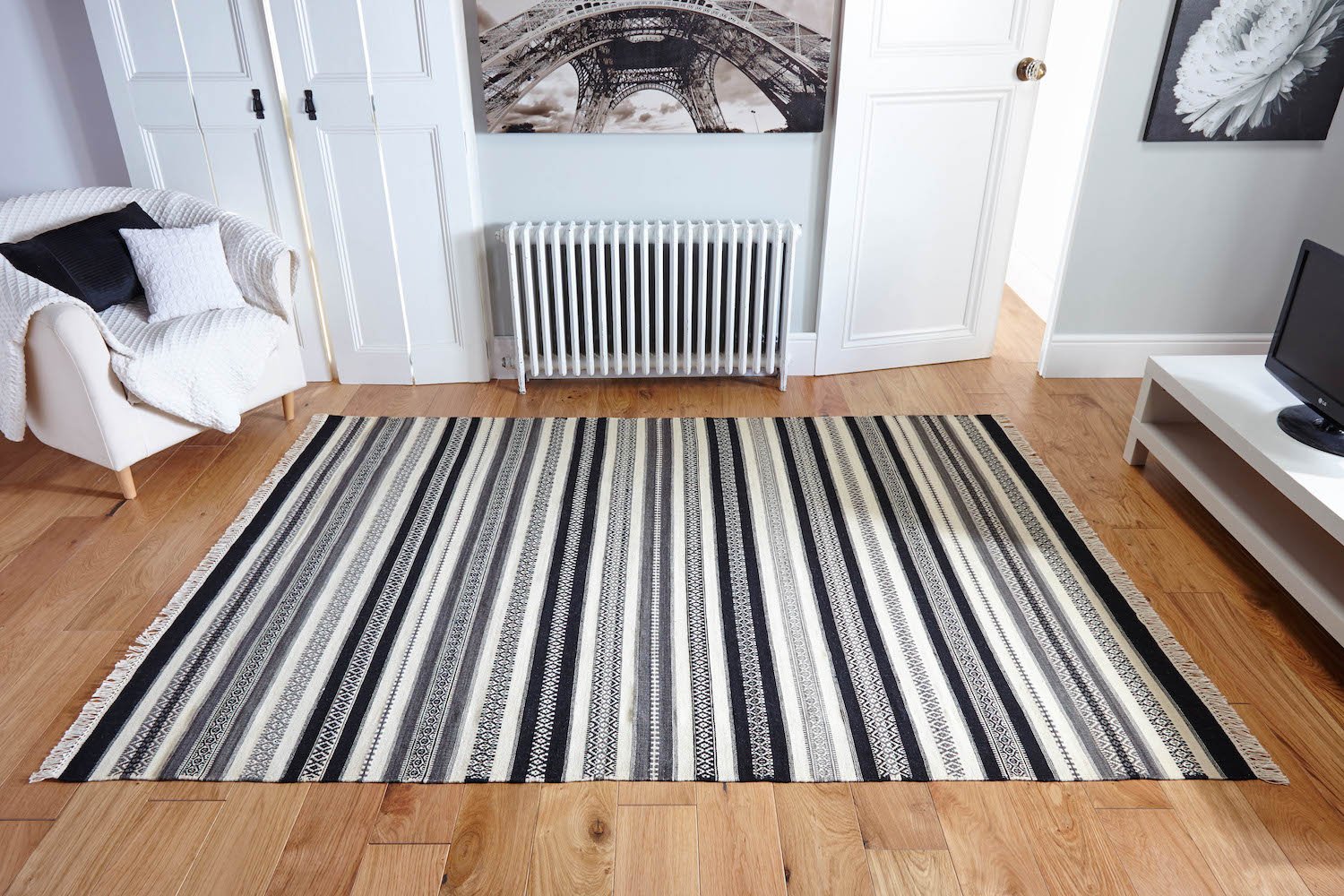 Cotton-trader Striped BLACK CREAM Handwoven CAUCASIAN ETHNIC TRIBAL 100% Wool Kilim DHURRIE Rugs - Reversible with fringes (120x180cm - (4'x6'))