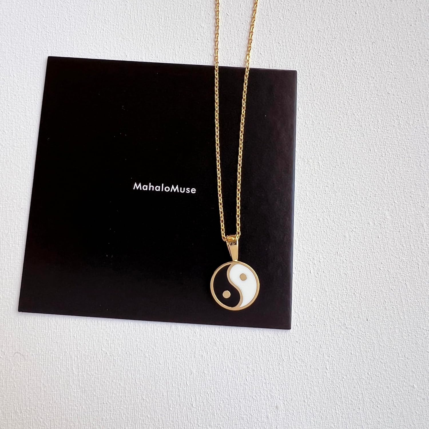 Yin Yang Pendant Black White Necklace 18K Gold Dipped Enamel Black White Circle Coin Charm Yin and Yang Pendant Necklace