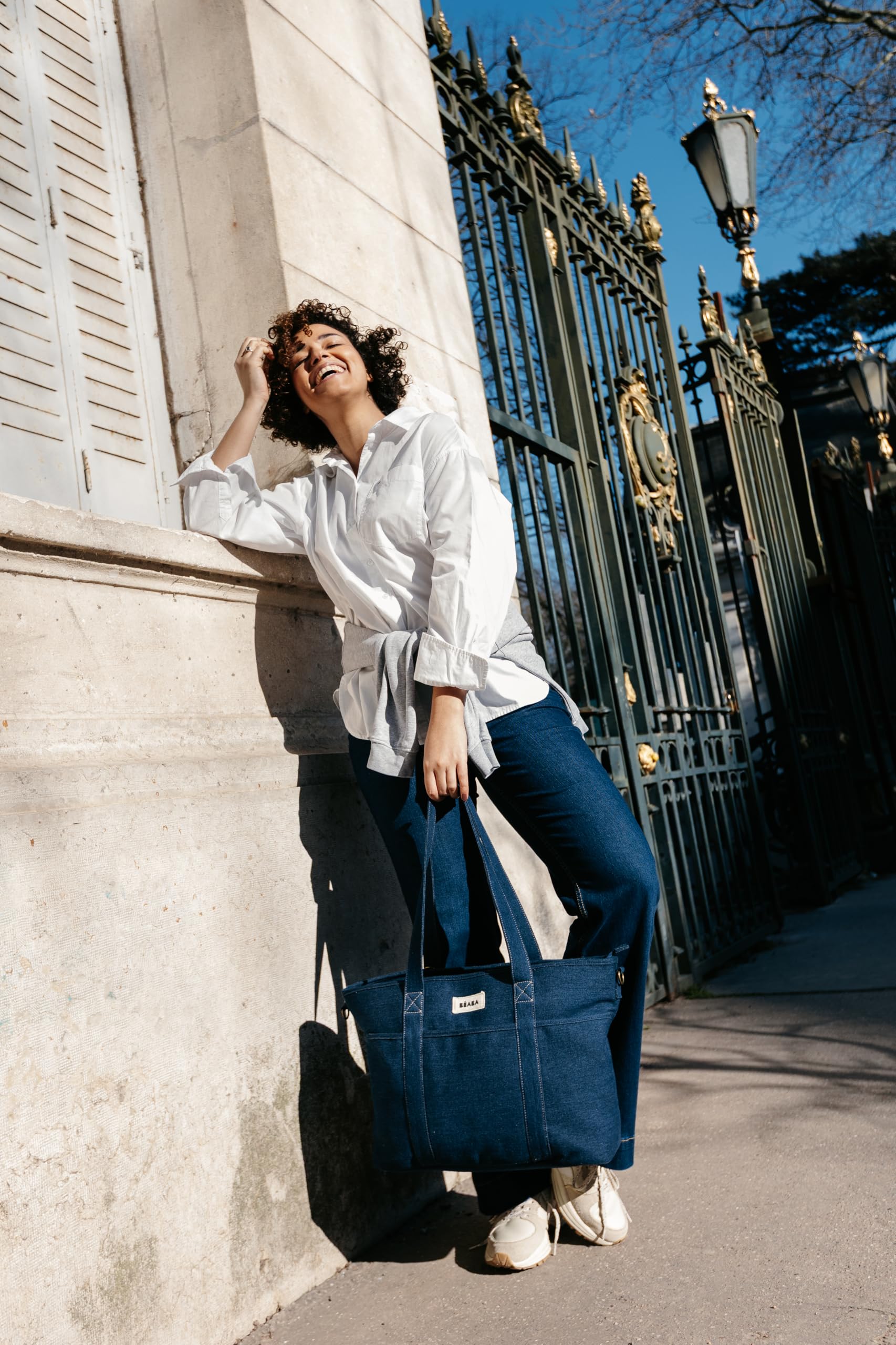 Béaba, Wickeltasche Madrid Modular 22L, großer Tote Bag, Baby-Wickeltasche für Eltern mit 11 Fächern, Isoliertasche, Kinderwagenbefestigung, Wickelunterlage, Denim