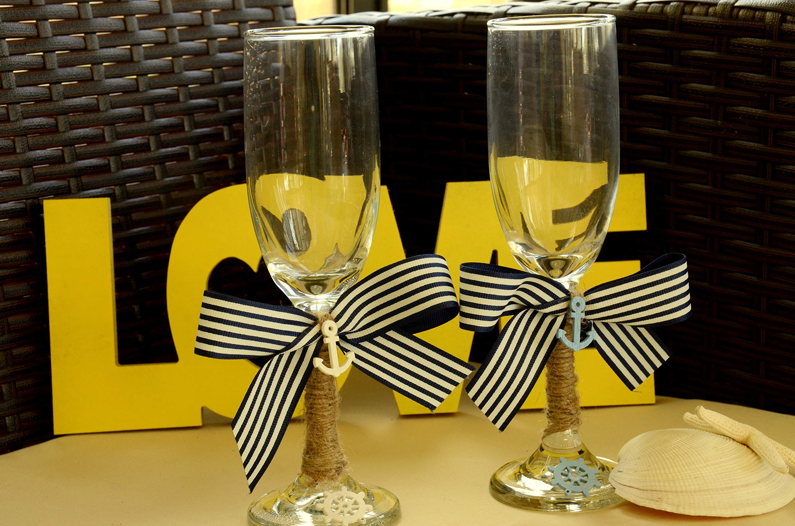 Couple Toasting glass,Champagne Glasses,Nautical Wedding,Beach Champagne Glasses,Toasting Flutes,Beach Wedding Flutes,Bride and Groom Glasses with Starfish and seashells,Anniversary gift