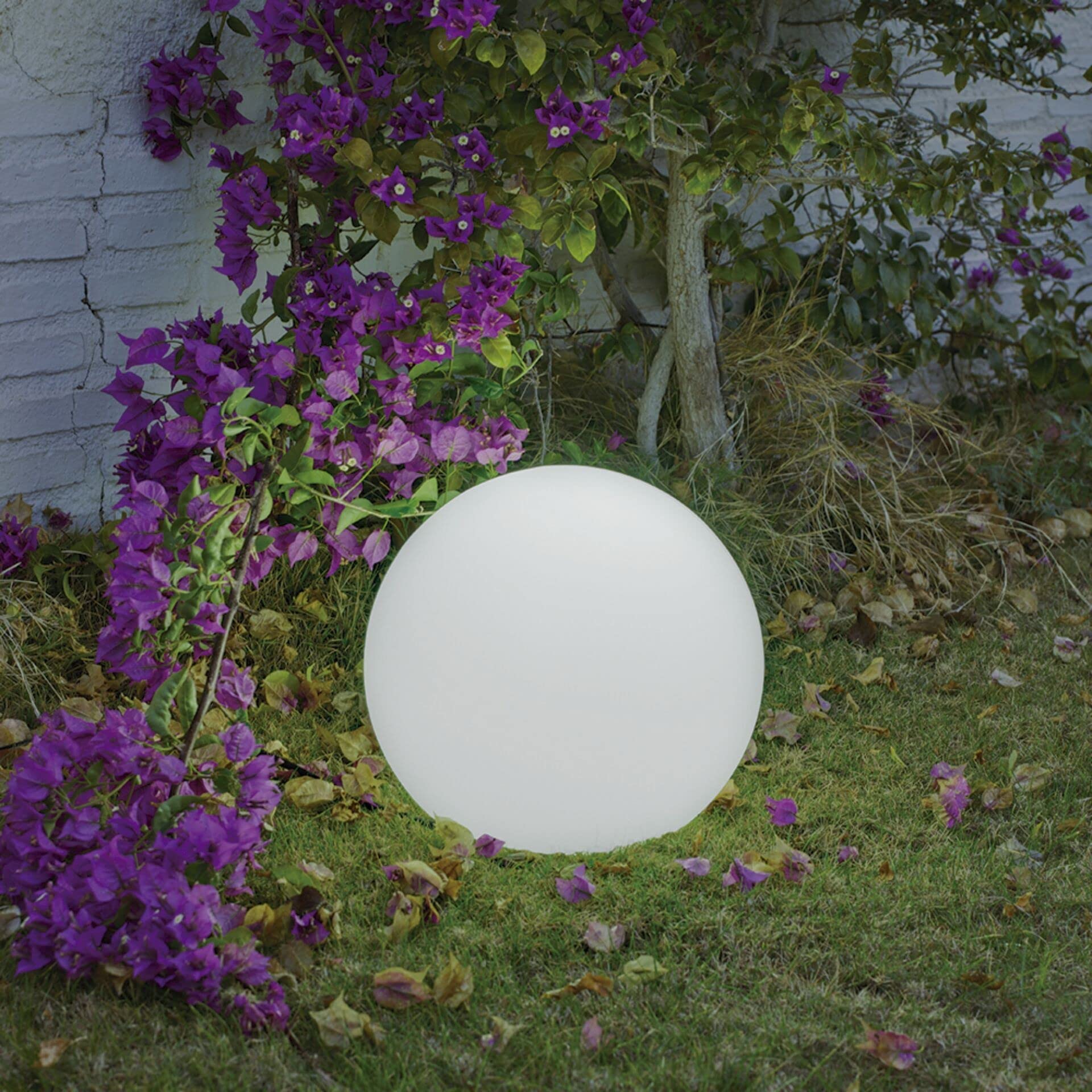 newgarden - Lampada portatile da esterno, sfera di 40 cm di diametro IP65 resistente alle intemperie. Sfera a carica solare e batteria ricaricabile. Luce LED RGB + telecomando