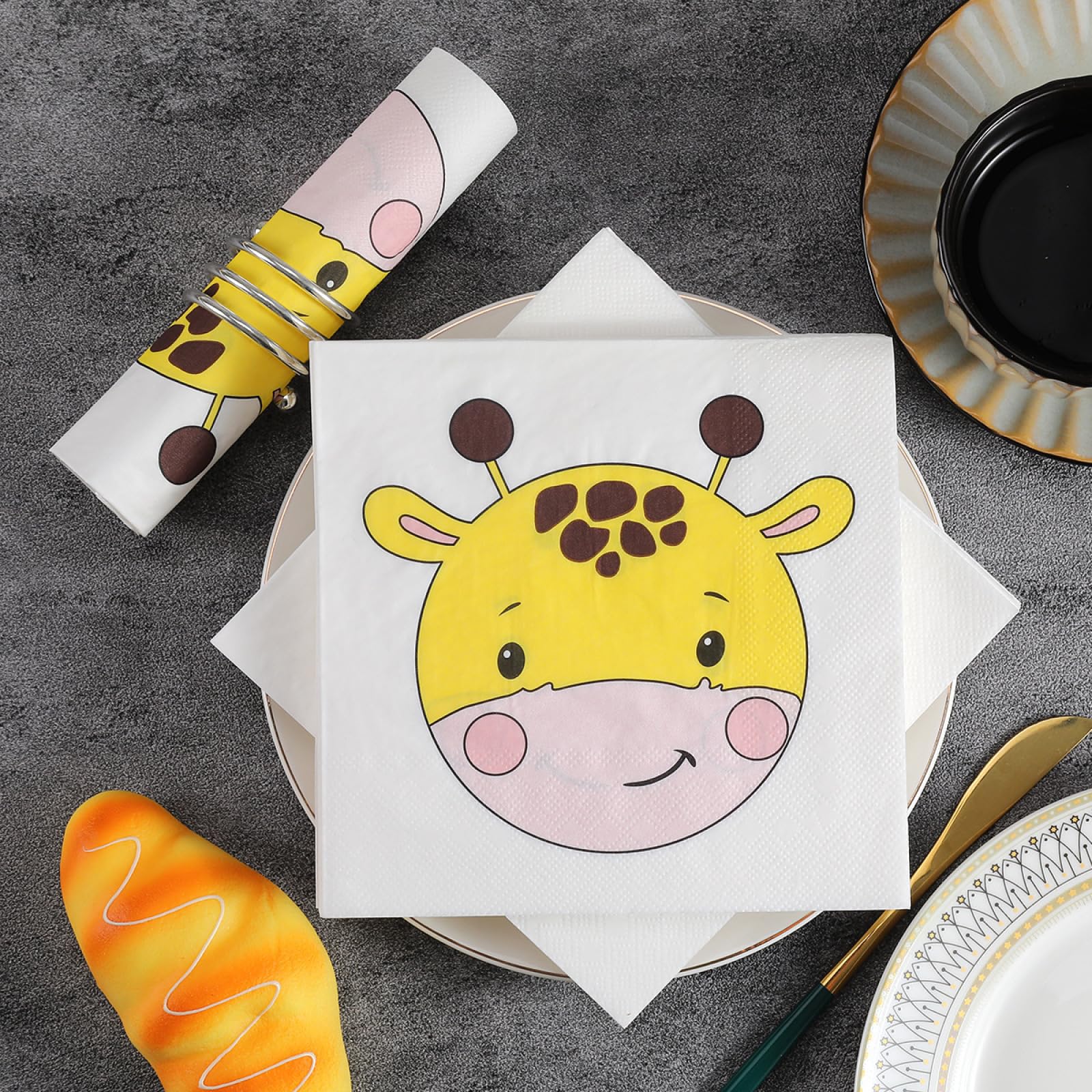 Serviette Papier Anniversaire Giraffe Jaune Serviette Anniversaire en Papier Anniversaire Serviettes Papier Jetables de Table Cocktail Mariage Décoration pour Partys Célébrations 30 Paquet(33x33cm)