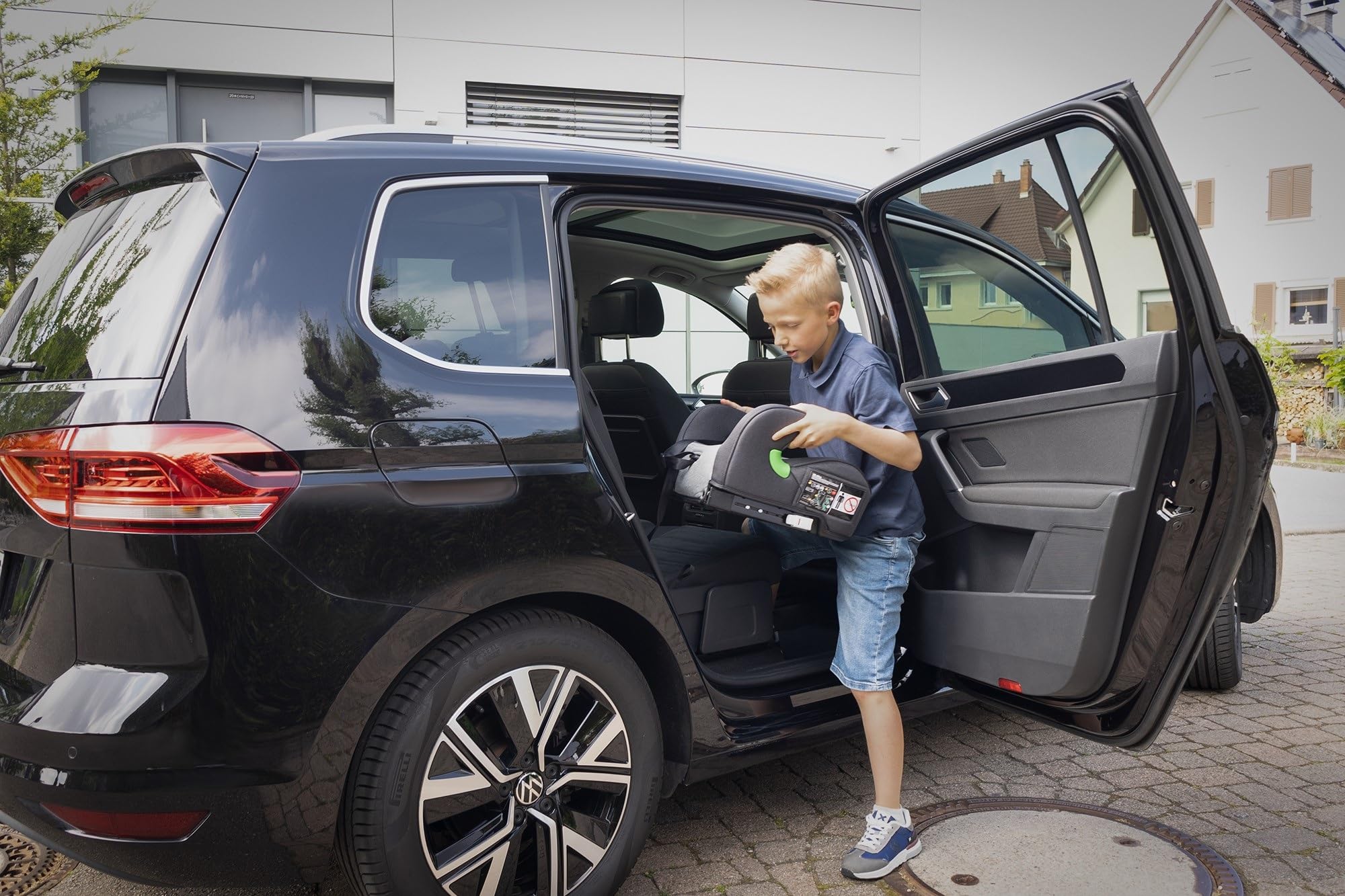 Osann Lux Isofix - Réhausseur de siège auto pour enfant à partir de 6 ans (126-150 cm), flexible et confortable, utilisable avec ou sans Isofix, assise ergonomique et guide de ceinture sécurisé - Gris
