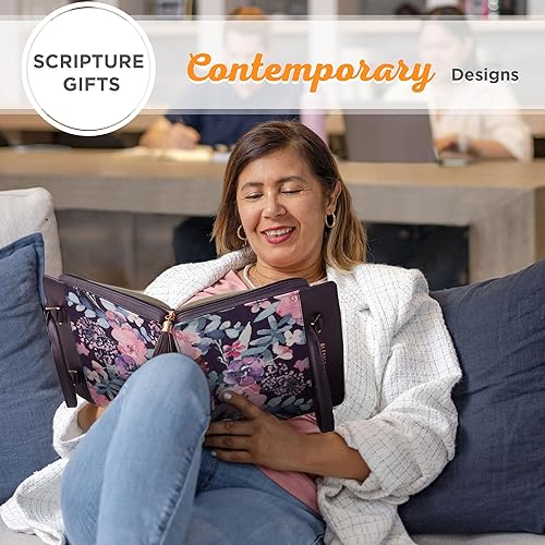 Miniatura 9 de Christian Art Gifts Funda para Biblia de moda para mujer, estilo bendito, cuero sintético floral morado, mediano