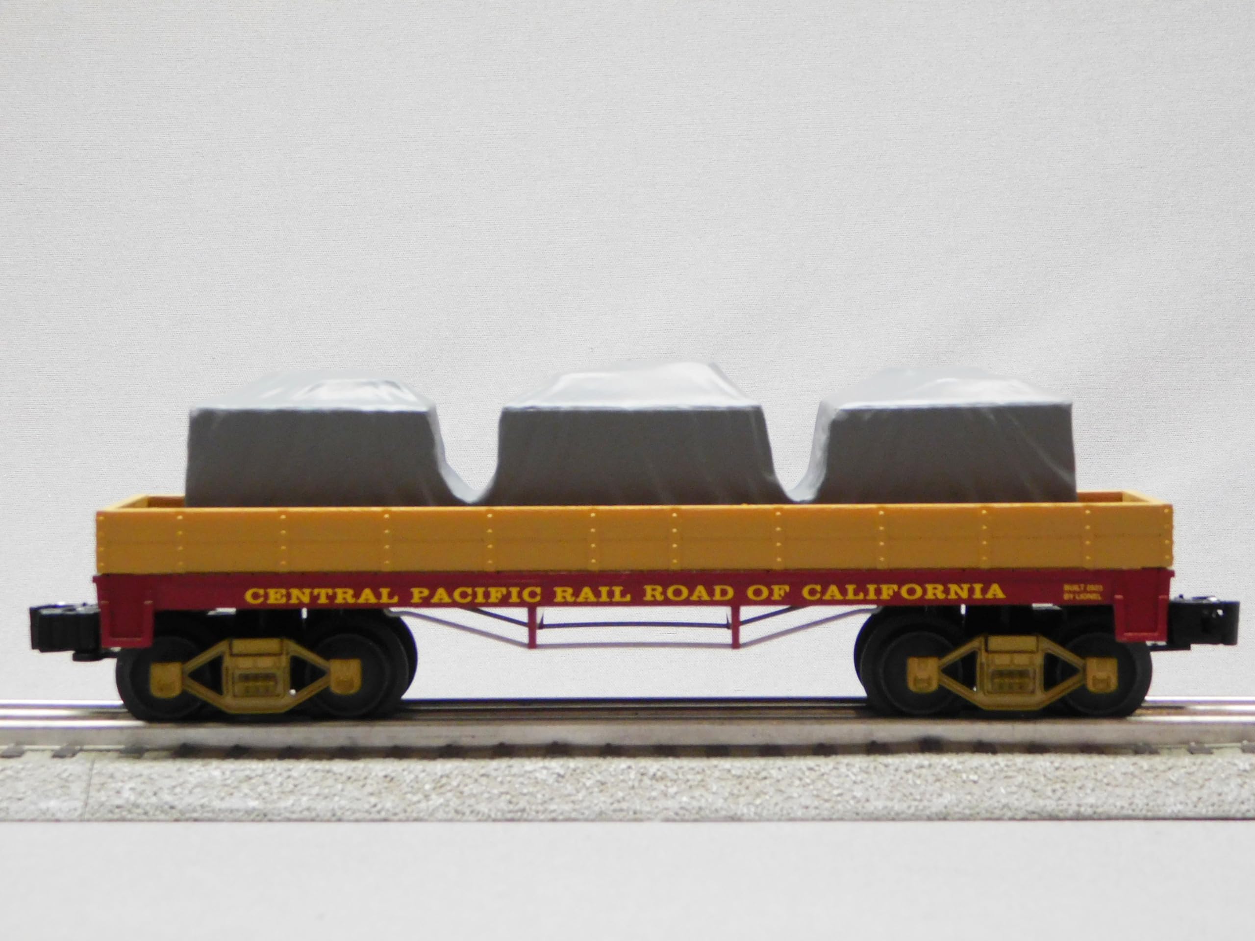 Lionel California Gold Mountain Gondola with Covered Load 2323130-G
