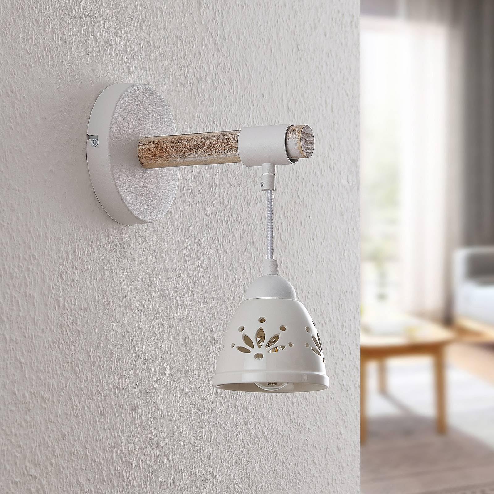 Lindby Wandleuchte, Wandlampe Innen Pimana (Landhaus Vintage Rustikal) aus Holz (1 flammig E14) - Wandstrahler Wandbeleuchtung Schlafzimmer/Wohnzimmer Wohnzimmerleuchte