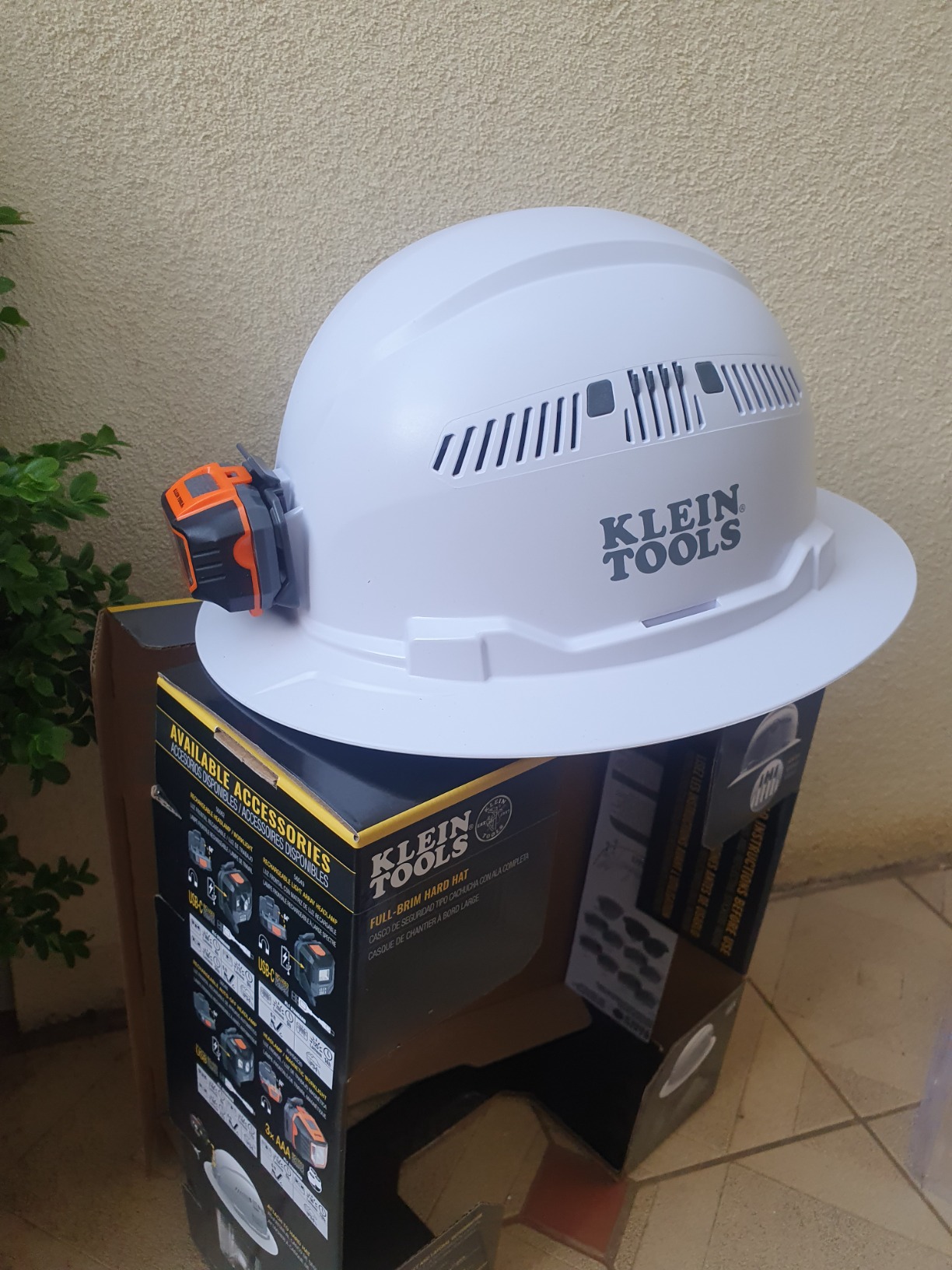 Klein Tools 60407 Hard Hat, Light, Vented Full Brim Style, Padded, Self