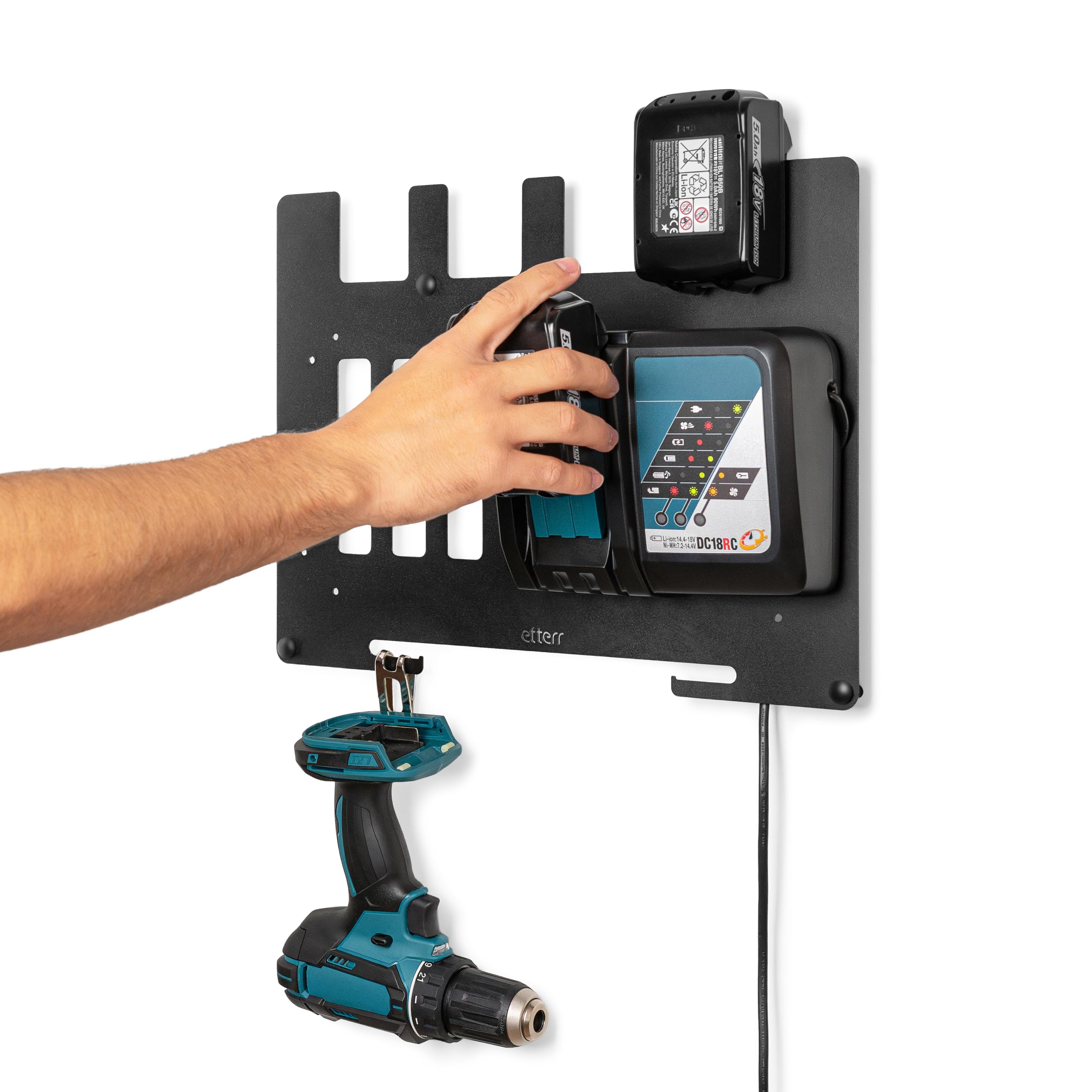 • Support métallique mural pour batteries et chargeurs Makita 18 V LXT • Compatible avec DC18RC et DC18RD • Station de charge • Panneau d'outils et crochet de perceuse