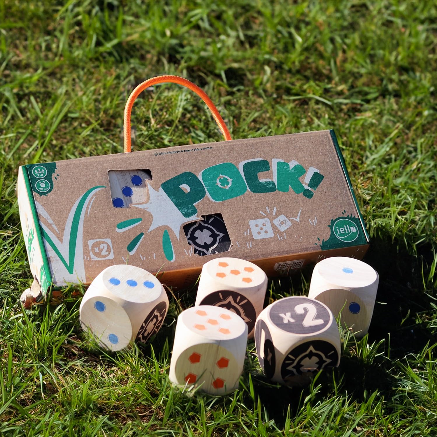 IELLO Pock – Version Française – Jeu d’Extérieur en Bois Accessible et Dynamique, Adresse et Rebondissements | 2 à 8 Joueurs | 30 Min | Dès 8 Ans