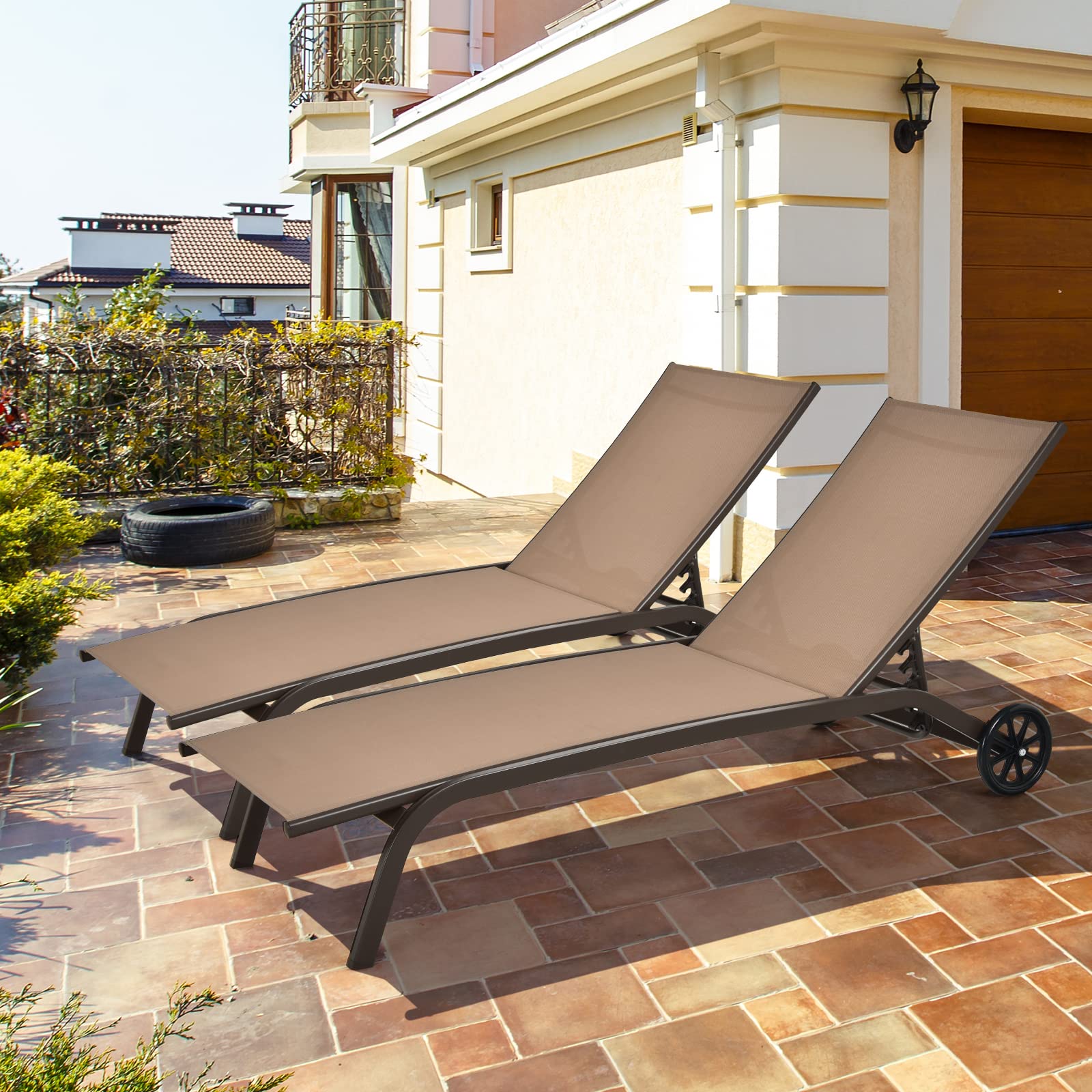 GIANTEX Sonnenliege, Gartenliege mit Rollen, Liegestuhl mit 6-Fach Verstellbarer Rückenlehne, Outdoor Liege für Garten, Balkon & Pool, belastbar bis 150kg, 191 x 61 cm (ohne Sonnendach, Braun)