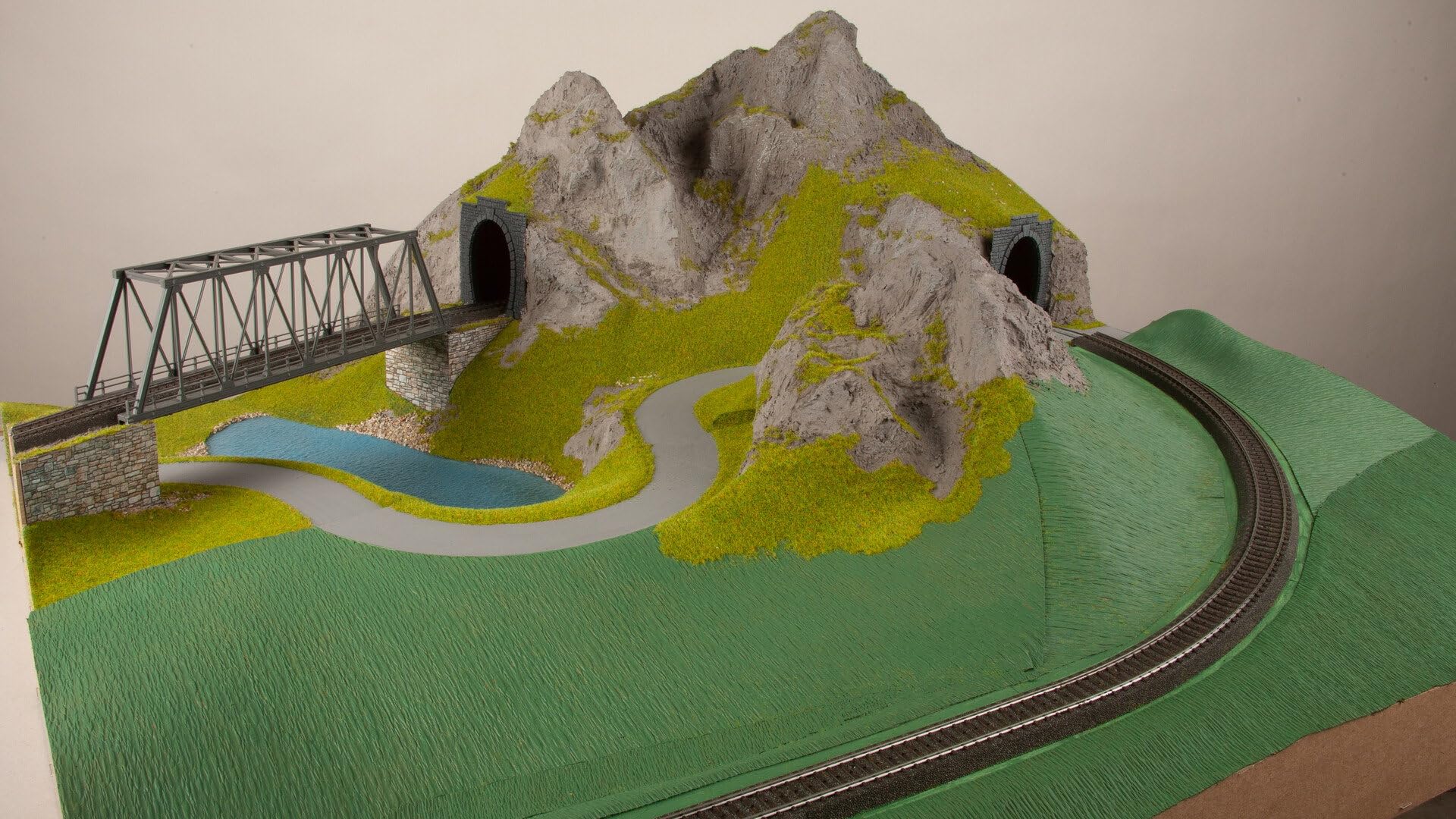 NOCH Start-Set „Modellbahn-Anlagenbau“, umfassendes Modellbahn Zubehör für den idealen Einstieg, geeignet für die Spurweite H0 | 60804