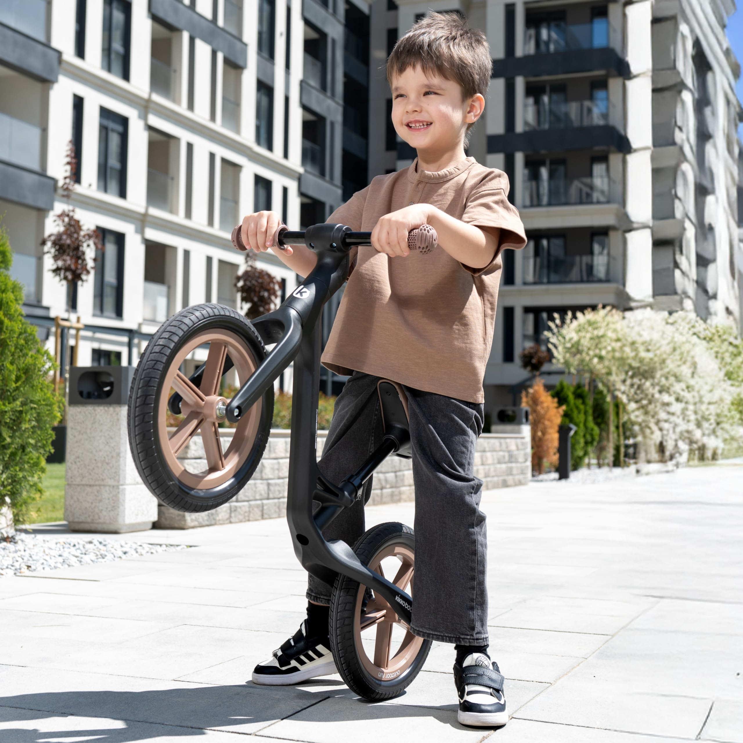 KikkaBoo Magnus Bicicleta sin Pedales para Niños de 3 a 6 Años, Cuadro Ligero de Fibra de Vidrio, Sillín Ajustable, Manillares Antideslizantes, Ruedas PU Resistentes