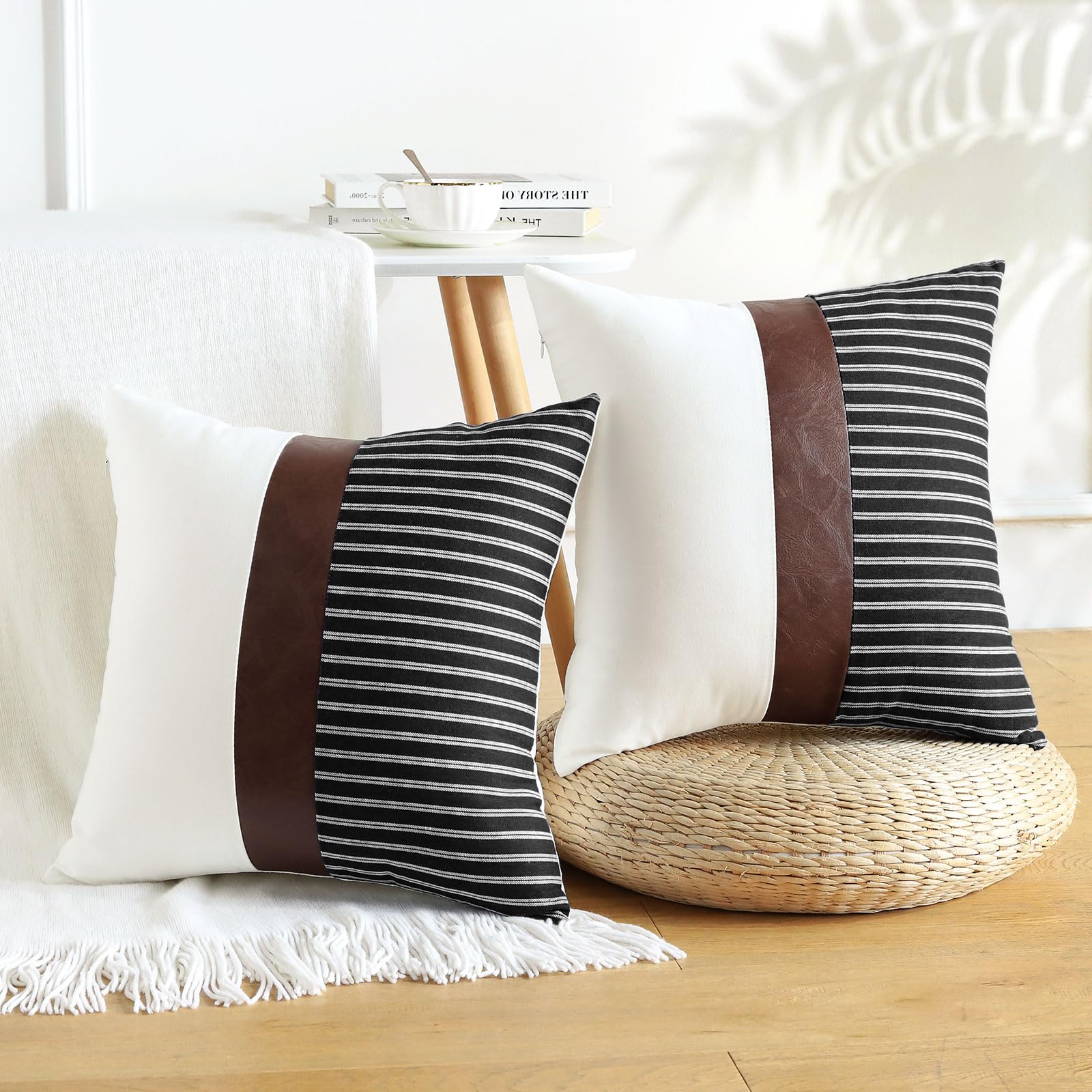 Set di 2 cuscini decorativi patchwork in pelle di vacchetta marrone scuro 45 x 45 cm Accessori per arredamento moderno country Beliani