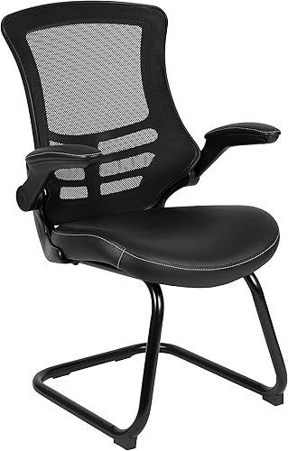 Miniatura 3 de EMMA + OLIVER Silla de recepción lateral con base de trineo de malla negra con asiento LeatherSoft y brazos abatibles