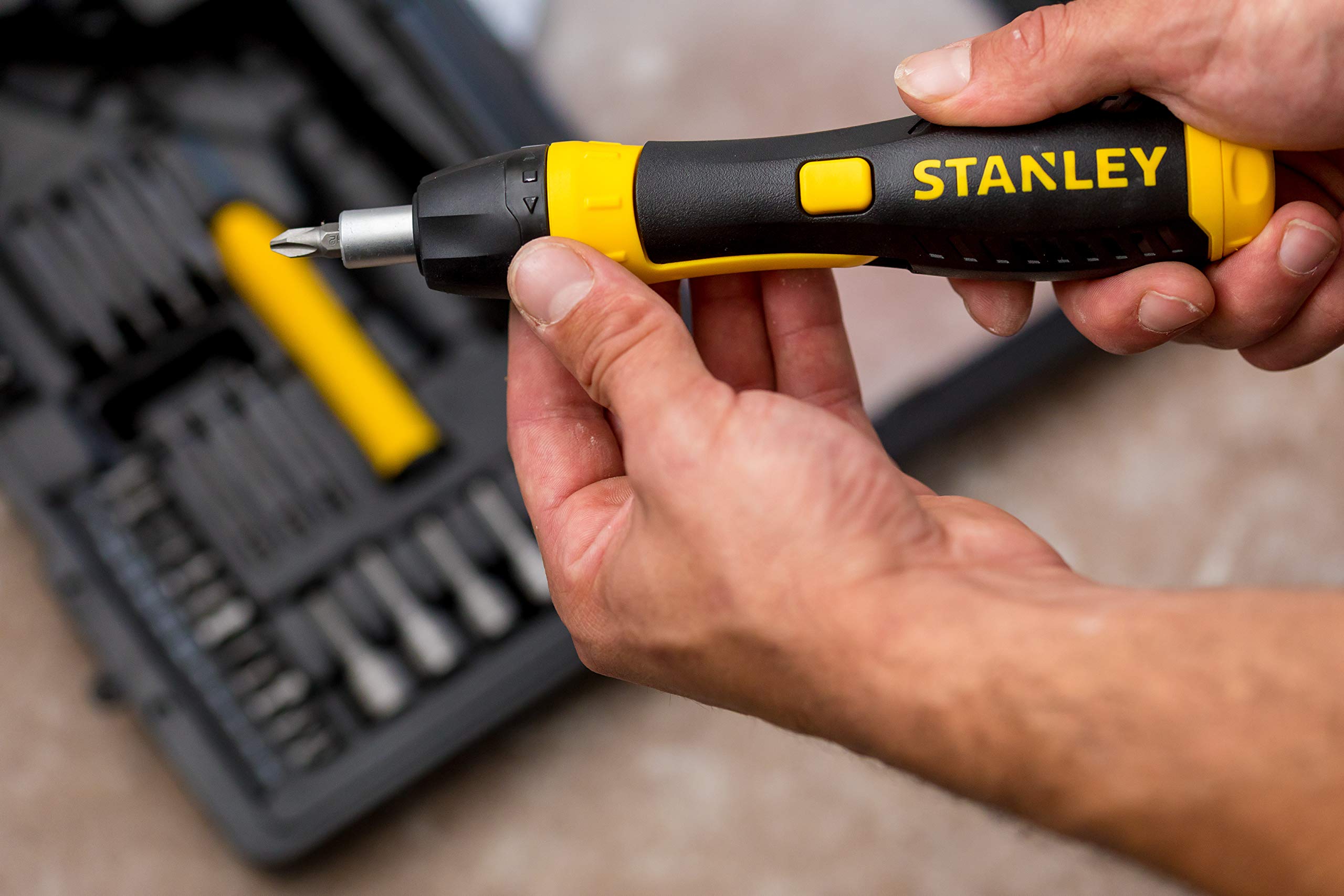 STANLEY Coffret 40 Pièces Tournevis à Cliquet et Accessoires - Cliquet 3 Positions - Réservoir Intégré de 6 Embouts - Tournevis Articulé 3 Positions pour Visser en Tout Confort 0-63-038