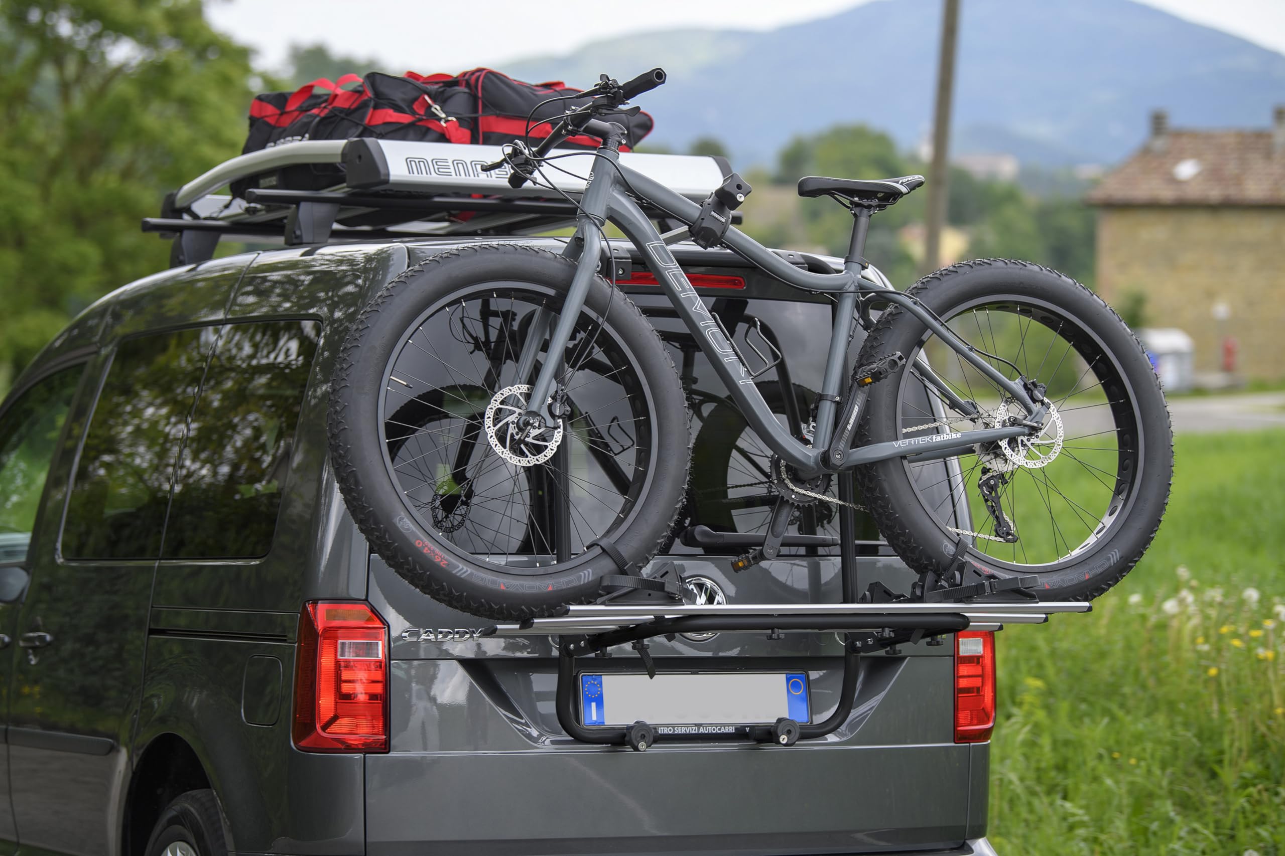 Portabici posteriore MENABO SHADOW BLACK do Volkswagen Caddy (2k) 2015-2021