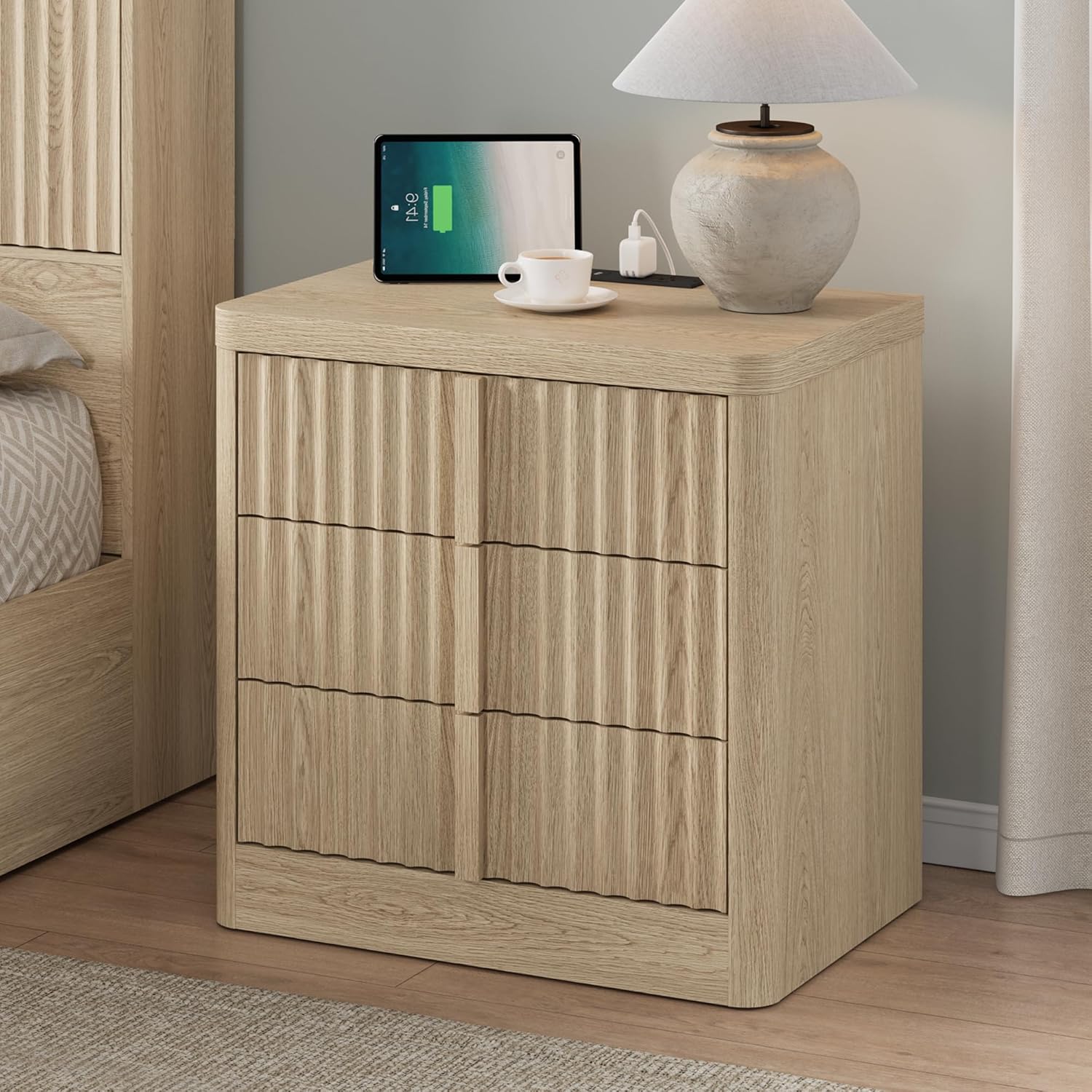 Fluted Night Stand with Charging Station, 23.6" Nightstand with Solid Wood Handle, 3 Drawer Dresser for Bedroom, Mid Century Modern Bedside table End Table for Bedroom, Living Room, Natural Oak