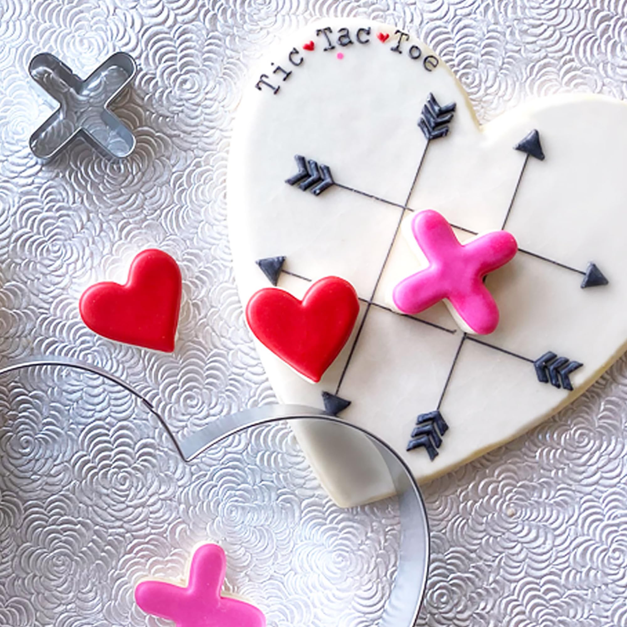 Amazon.com: R&M International 5163 Valentine's Day Tic Tac Toe