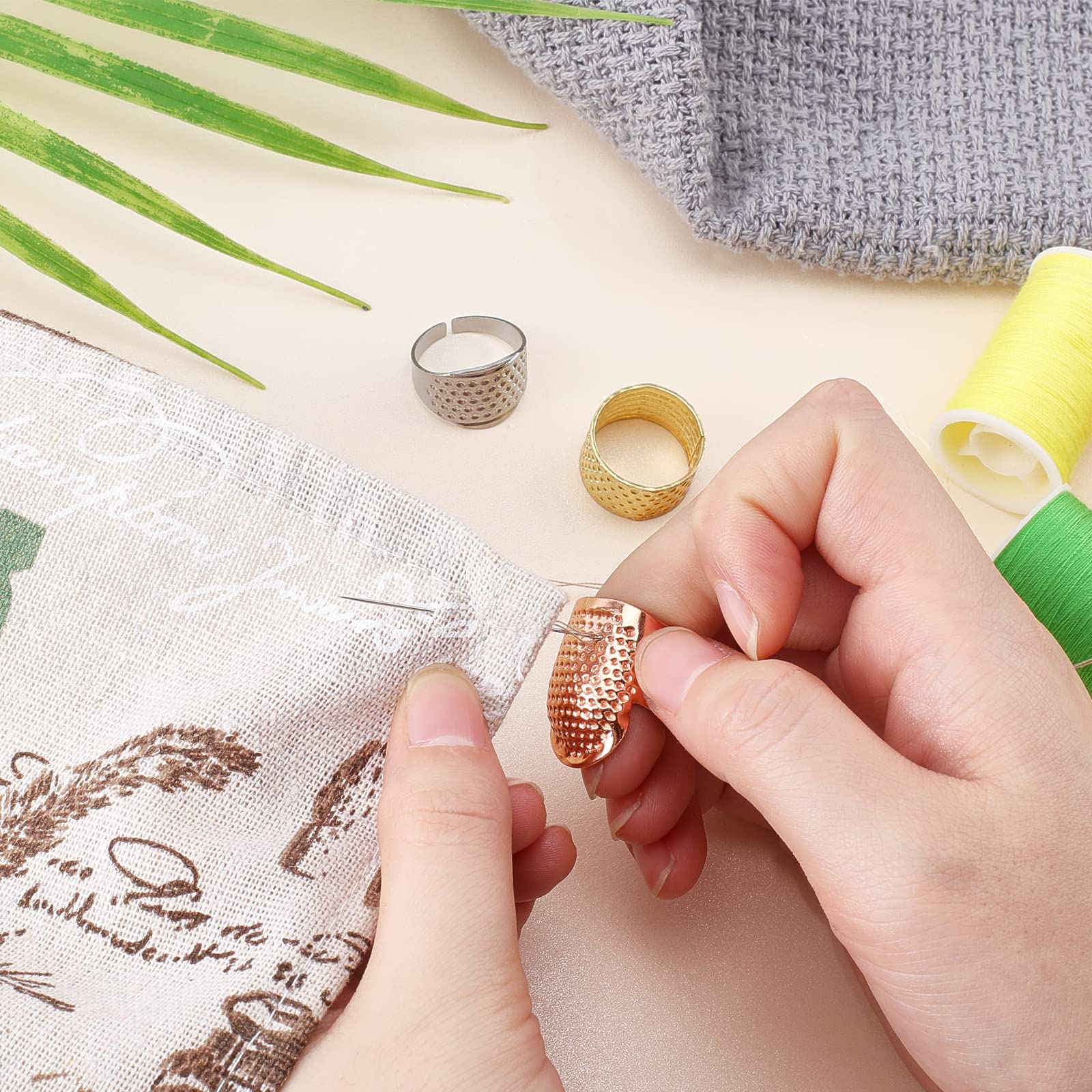 Set Van 4 Gouden Metalen Vingerhoedjes Met Vingerbescherming Naaiaccessoires Twee Maten
