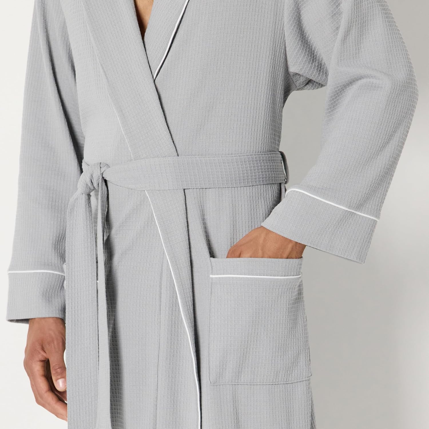 Amazon Essentials Men's Lightweight Waffle Bathrobe (Available in Big & Tall) - Image 4