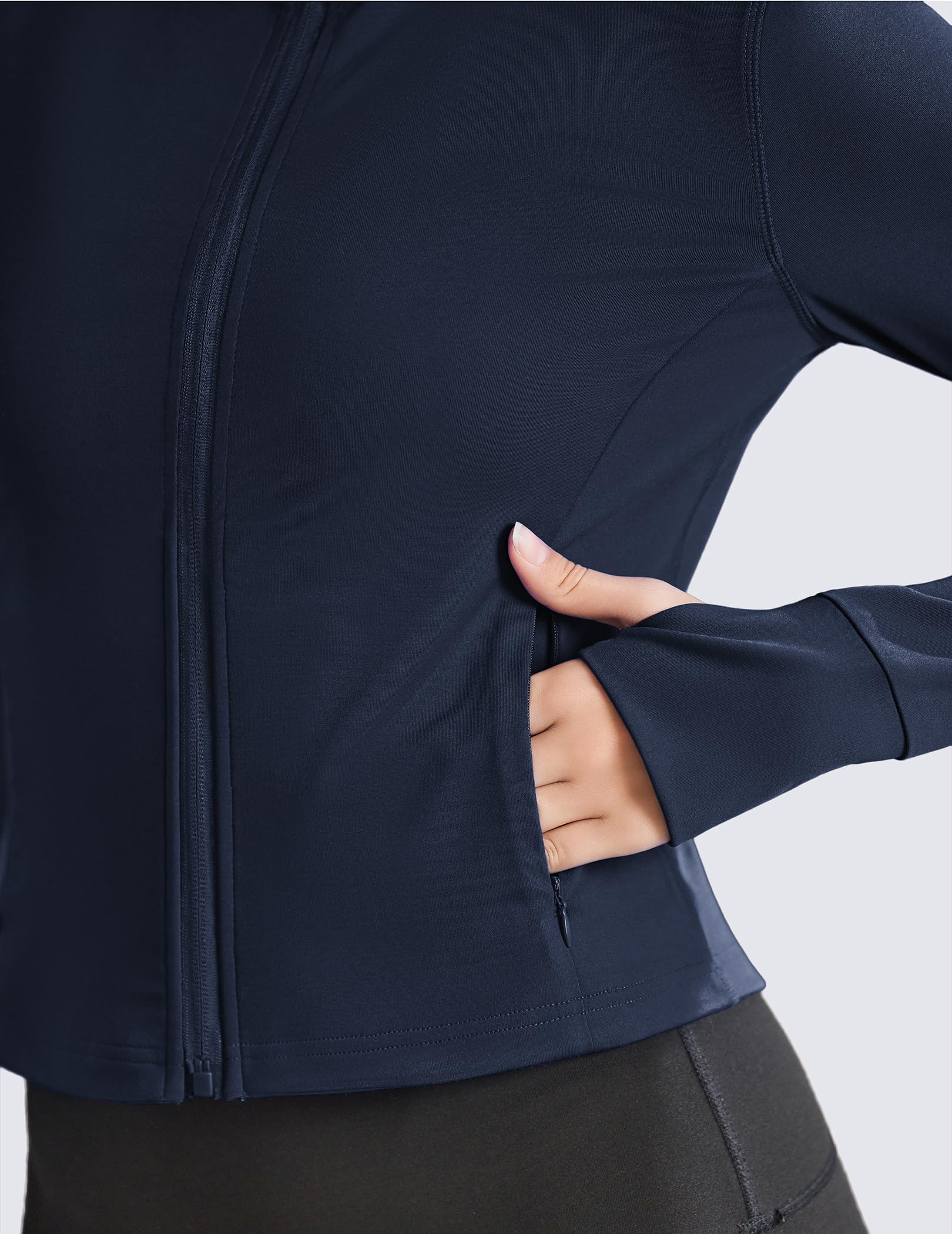PINSPARK Chaqueta de running para mujer, deportiva corta, de entrenamiento de manga larga, chaqueta de yoga, bolsillos con cremallera y orificios para los pulgares.