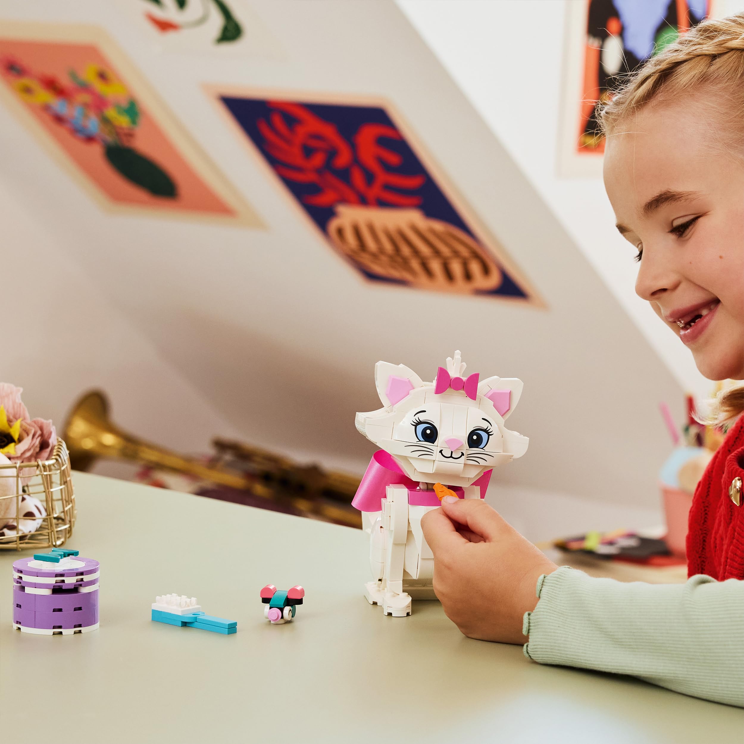 LEGO | Disney Adorabile Minou de Gli Aristogatti - Gatto Giocattolo con Accessori, incluso un Fiocco in Tessuto - Decorazione per la Camera da Letto - Regalo per Bambine e Fan da 7 Anni in su - 43286