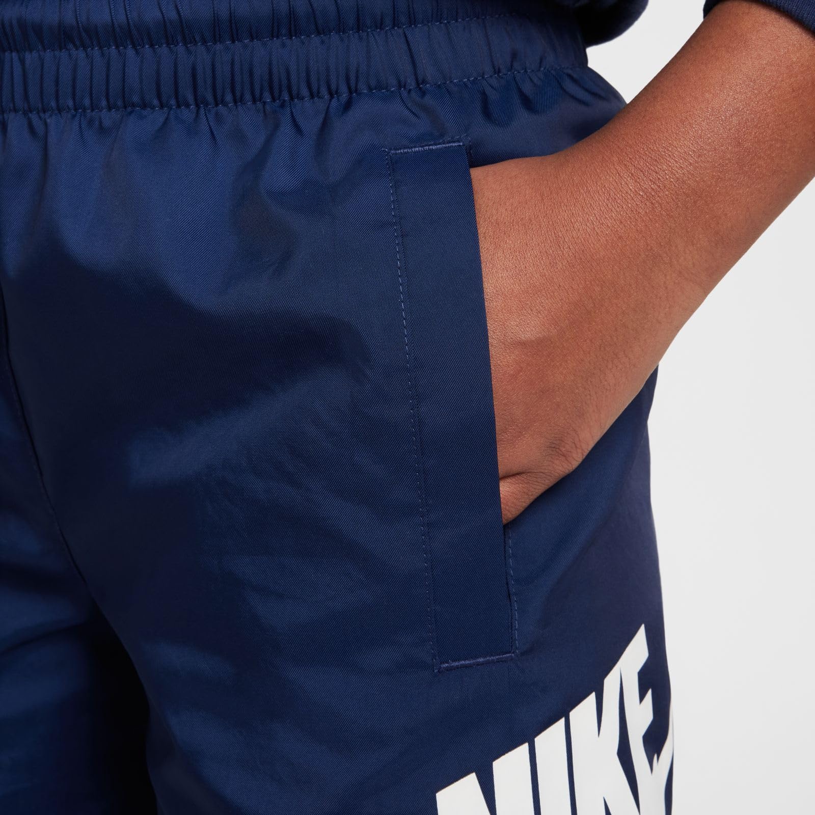 Nike Sportswear Club Webshorts für ältere Kinder, HF8138