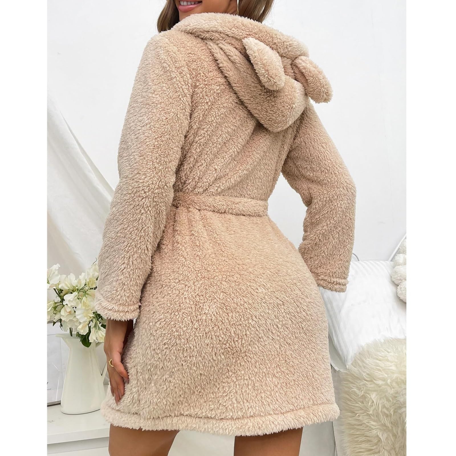 Accappatoio da donna di media lunghezza, kimono felpato con cintura, cappuccio e tasche