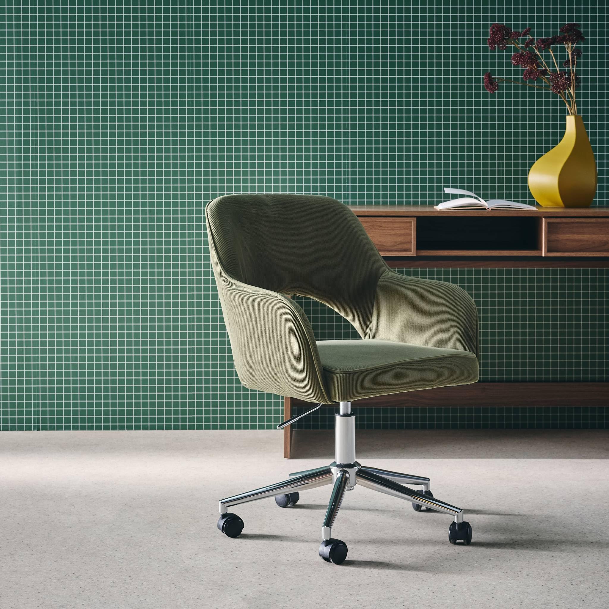 sweeek - Sedia da ufficio con ruote in velluto a coste Kaki con base cromata. L 60 x P 62 x H 89/99 cm
