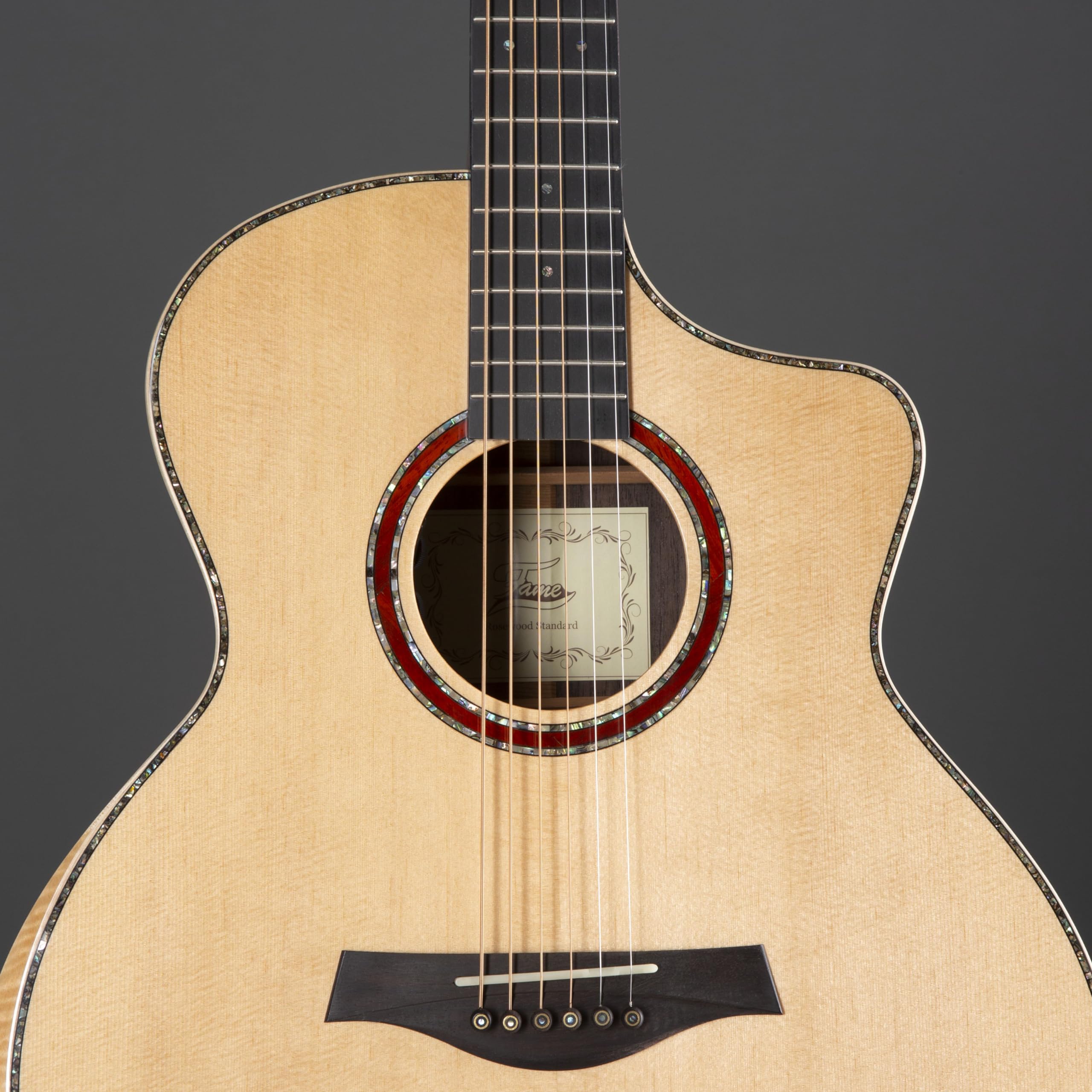 Westerngitarre Fame Rosewood Standard, Grand Auditorium, Cutaway, Fichte Massive Decke, Palisander Boden und Zargen, Mahagoni Hals, Walnuss Griffbrett, Sonitone Tonabnehmer, Natural Finish