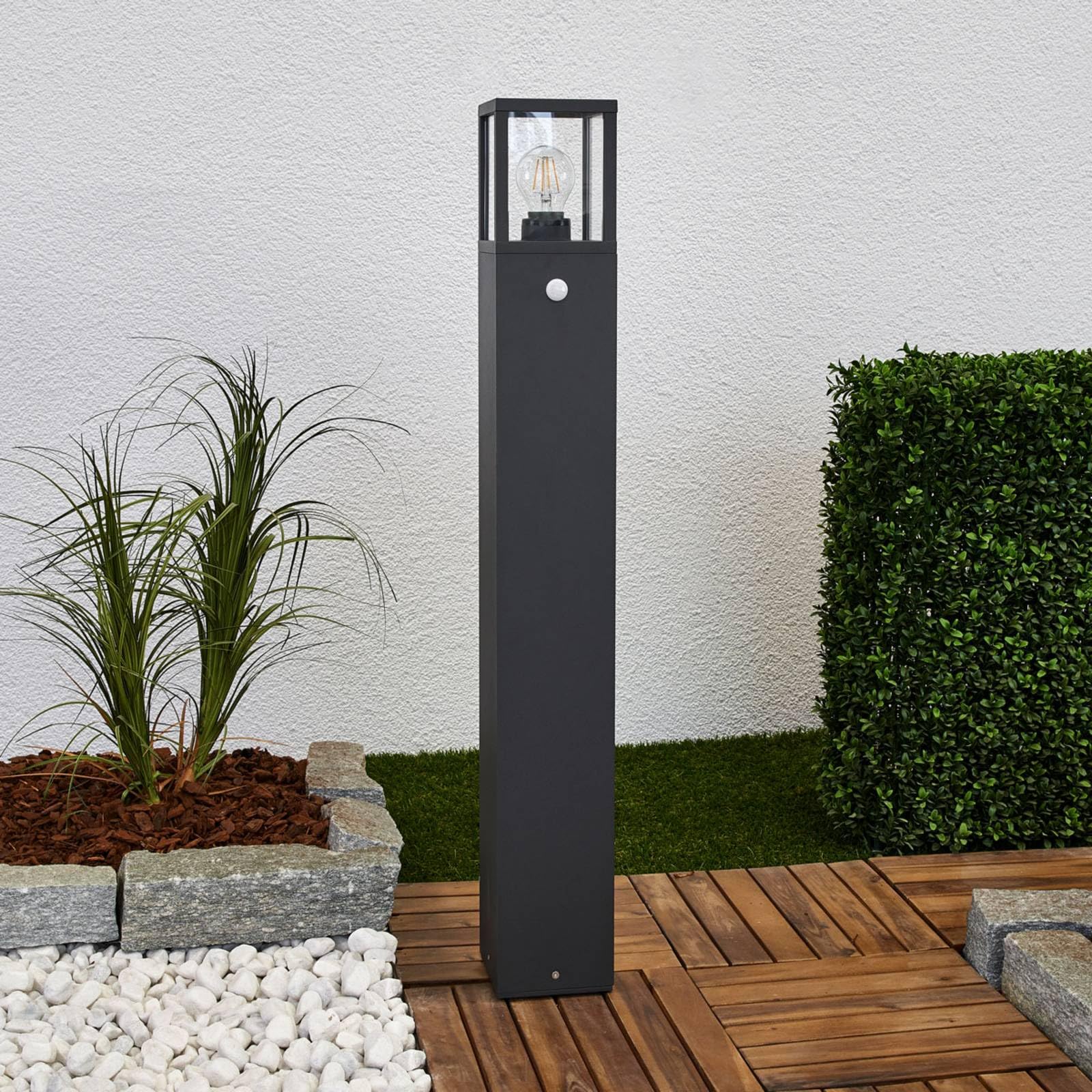 Lucande Wegeleuchte/Pollerleuchte mit Bewegungsmelder, spritzwassergeschützt IP54 Aussenleuchte 90 cm 1x E27 max. 15W ohne Leuchtmittel Außenleuchte