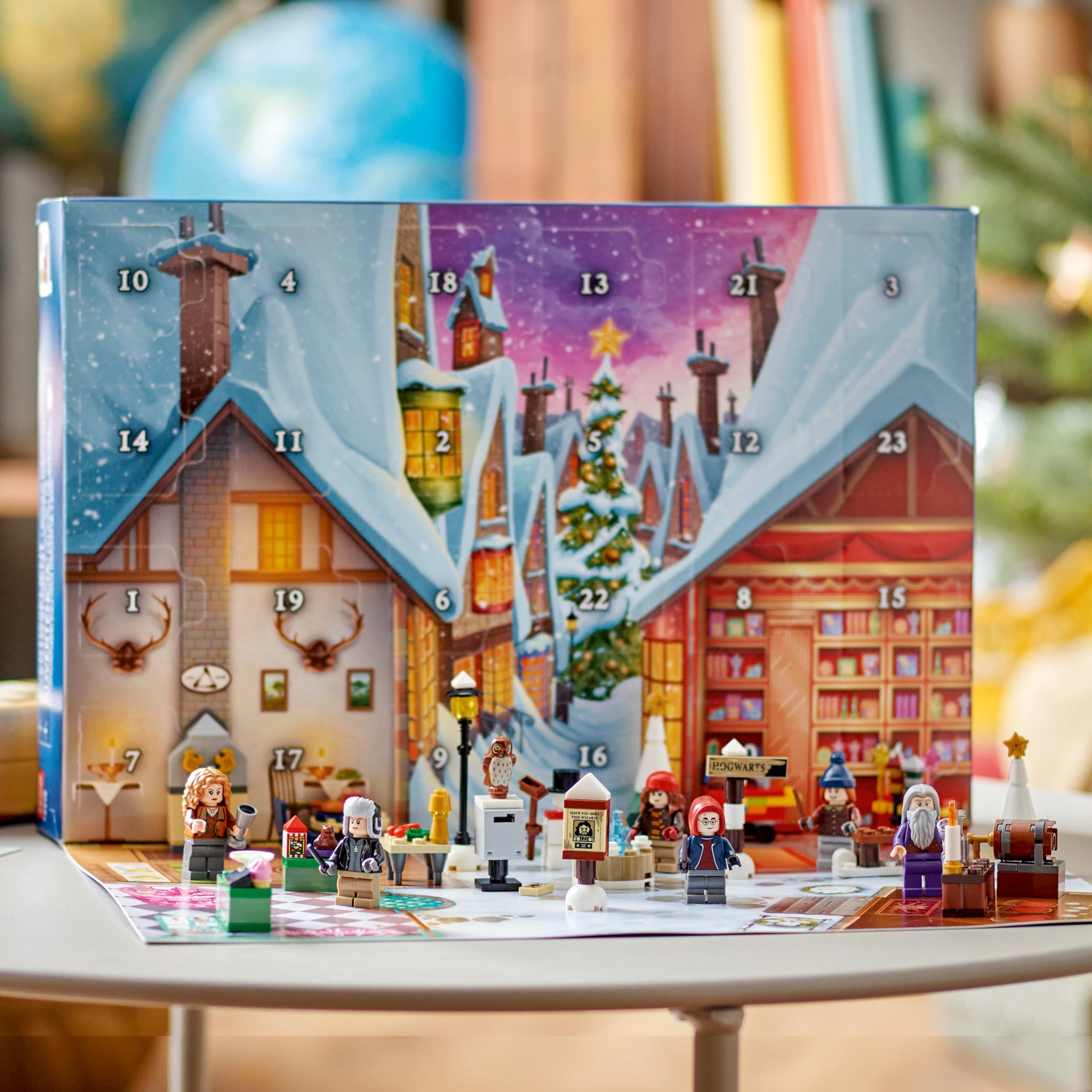 LEGO 76418 Harry Potter Kalendarz adwentowy 2023, 24 Niespodzianki w tym 18 Minimodeli z Wioski Hogsmeade i 6 Minifigurek, Prezent na Mikołaja dla Dzieci, Chłopca i Dziewczynki, Odliczanie do Świąt