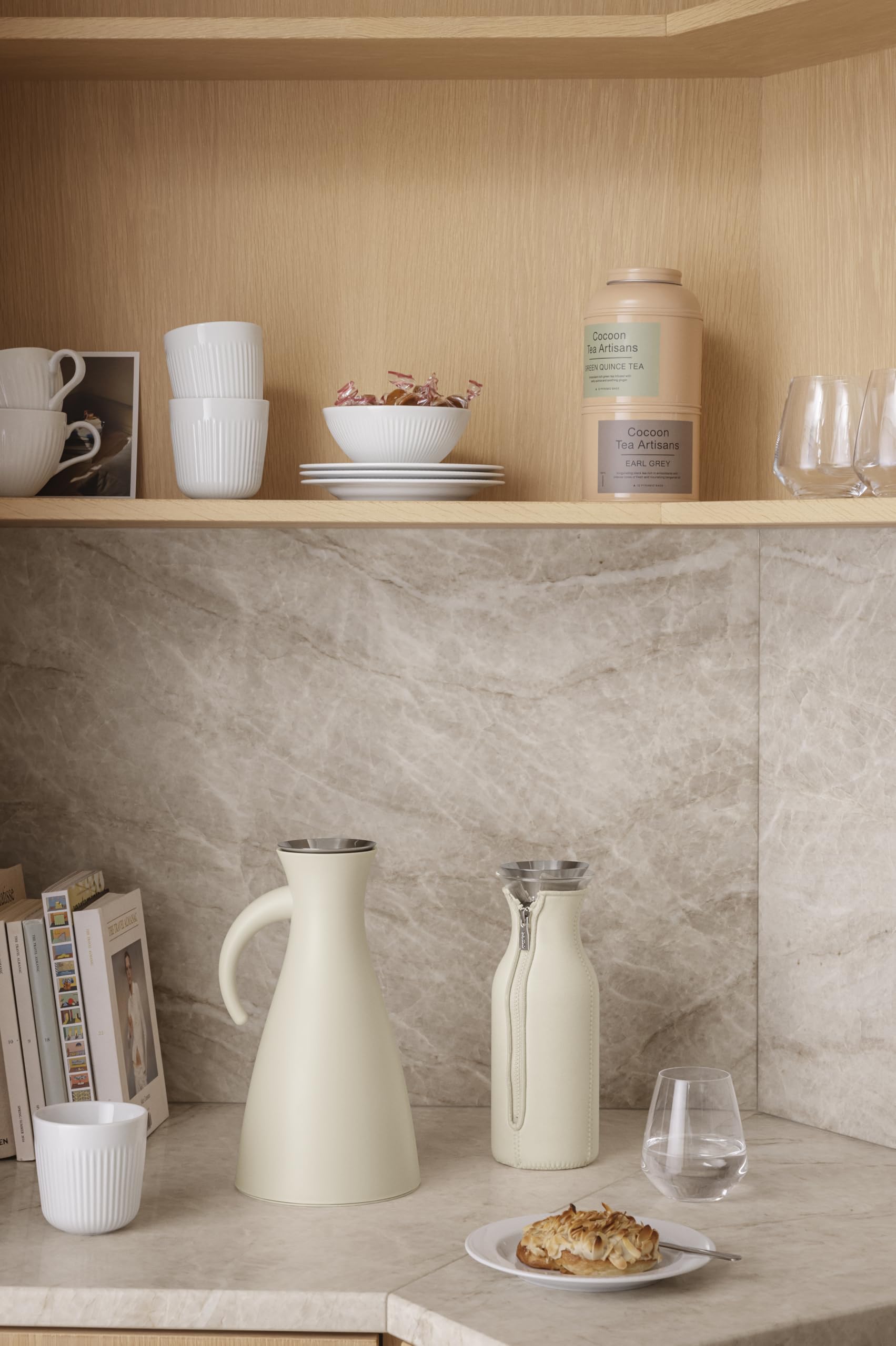 EVA SOLO Caraffa da frigorifero da 963,9 g, per bevande calde e fredde, in vetro borosilicato lavabile in lavastoviglie, in acciaio inox e silicone, design danese e funzionalità, cocco